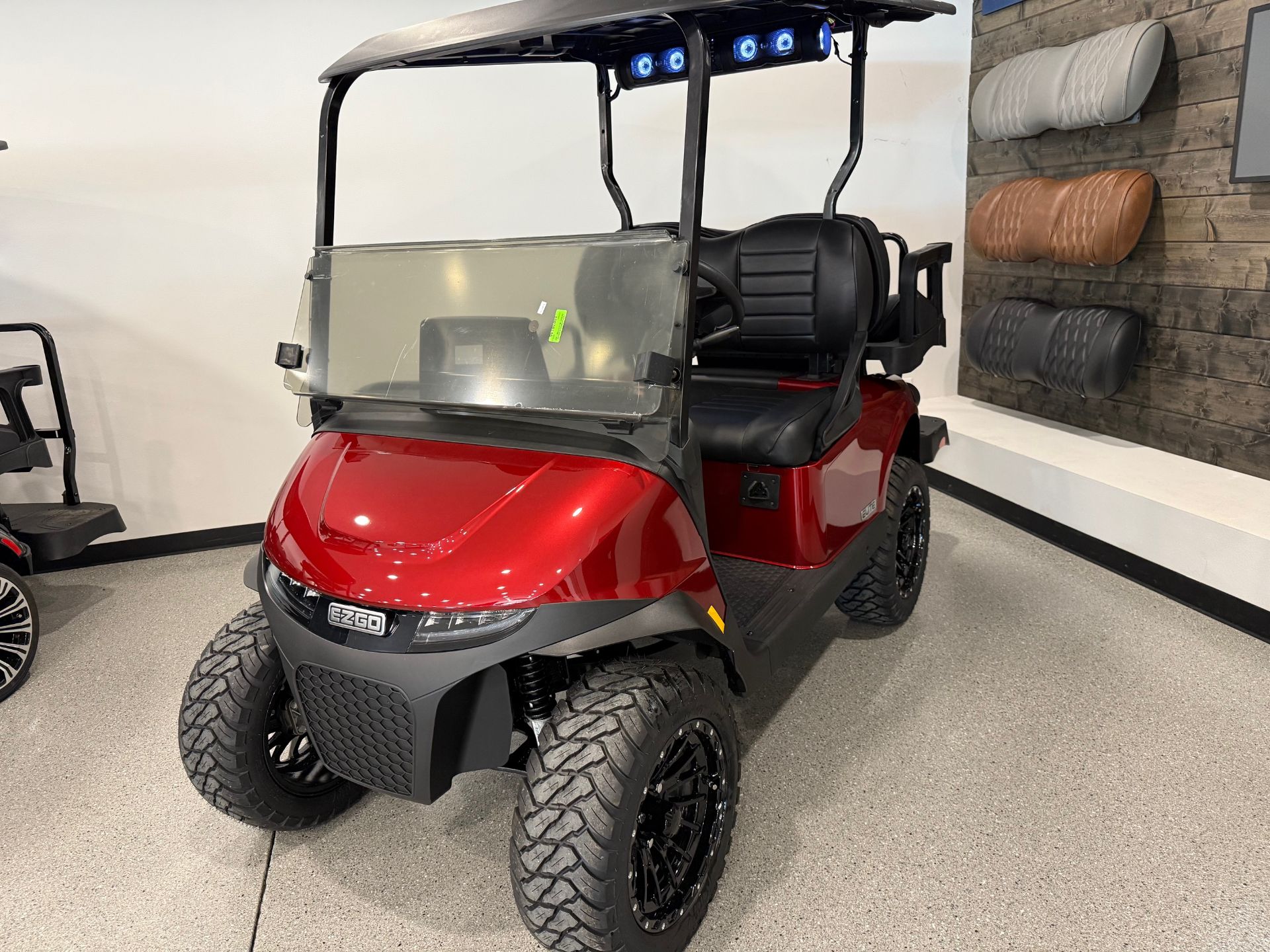 2026 E-Z-GO RXV 4 Summit XT 2.2 ELiTE in Hawarden, Iowa - Photo 2