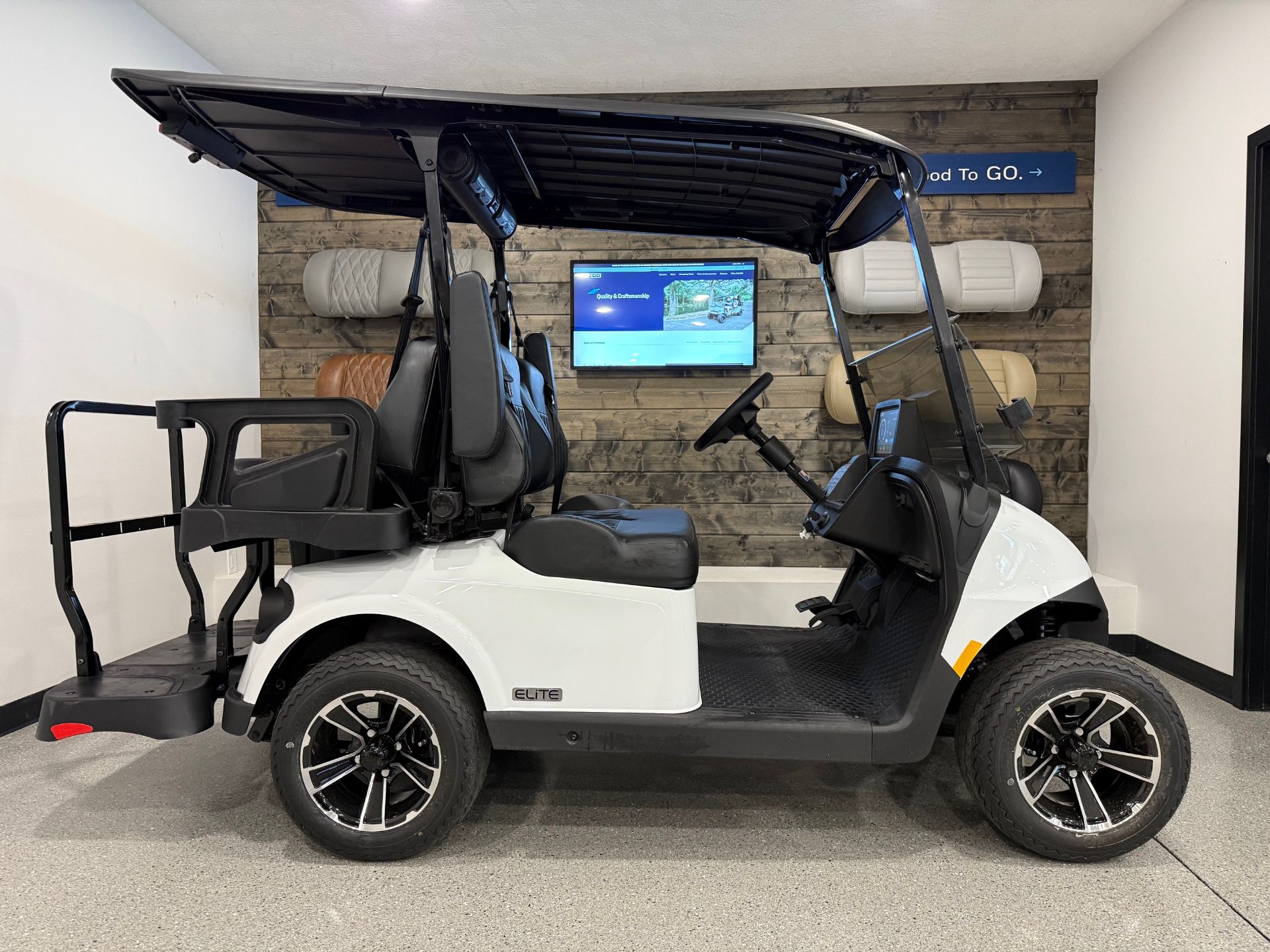 2026 E-Z-GO RXV 4 Touring STL 2.2 ELiTE in Hawarden, Iowa - Photo 1