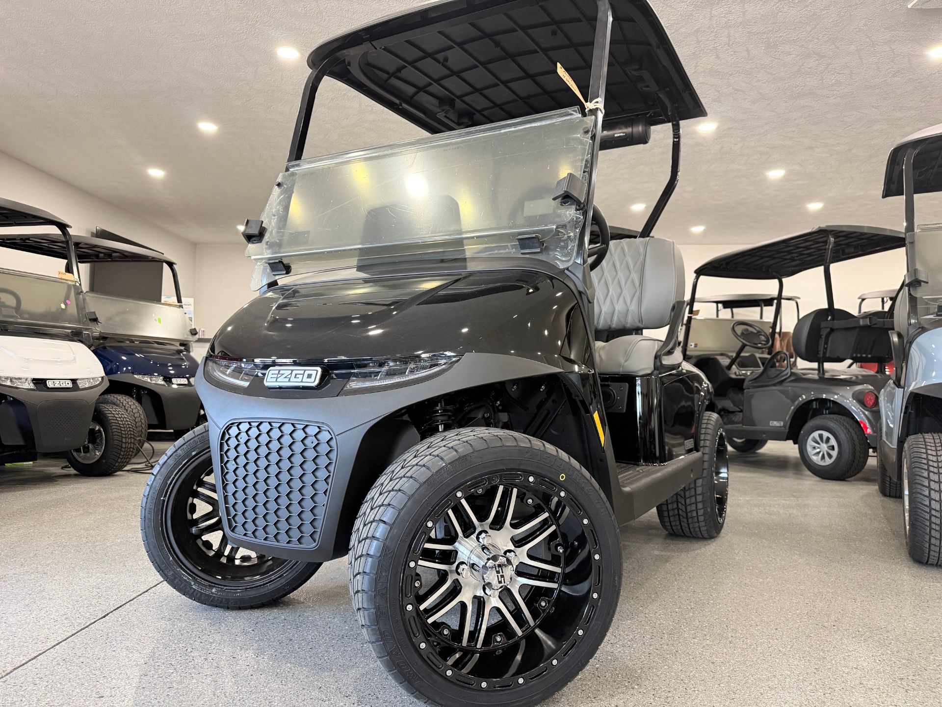 2026 E-Z-GO Freedom RXV2 ELiTE w/ Tech in Hawarden, Iowa - Photo 4