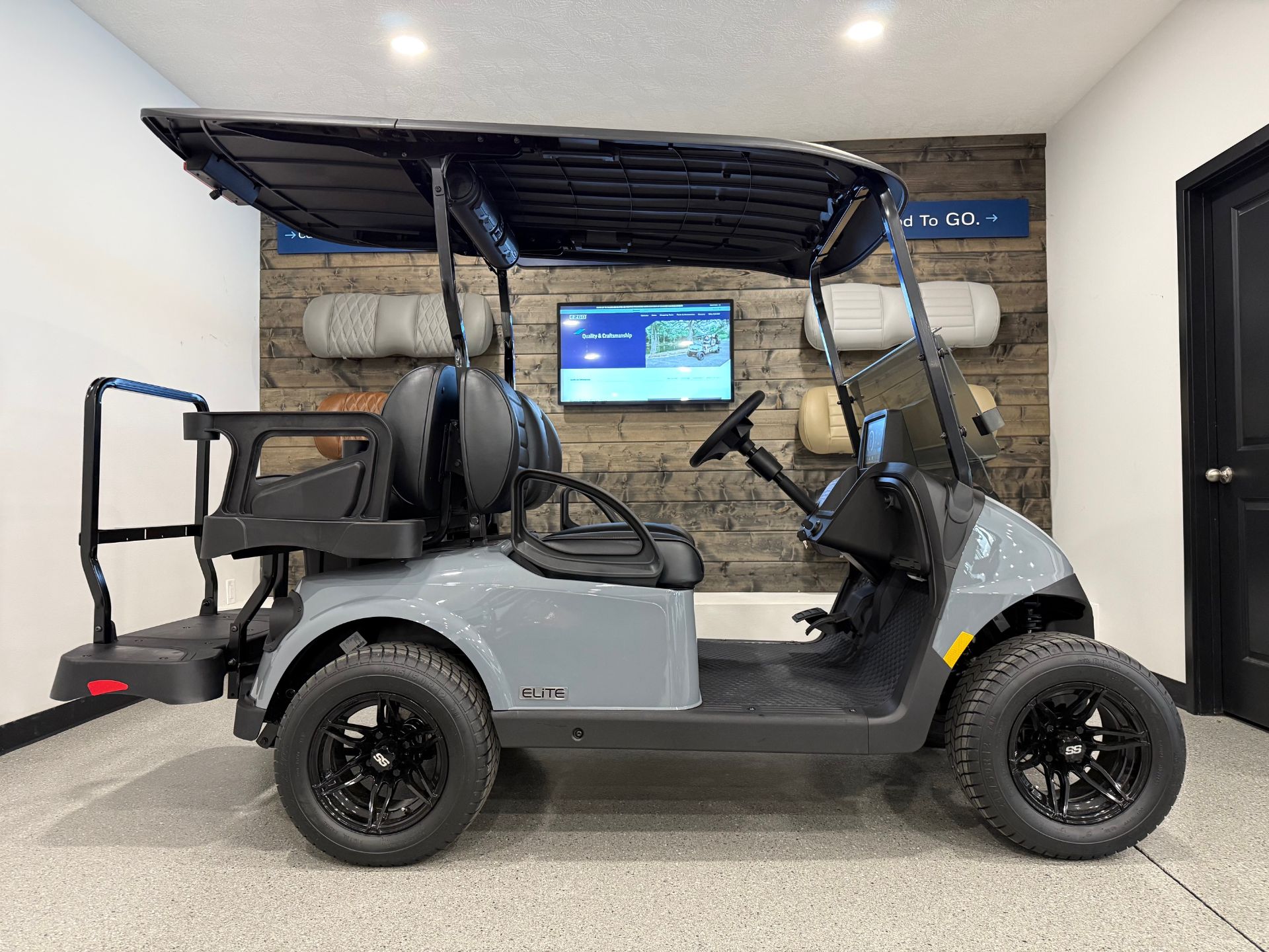 2026 E-Z-GO RXV 4 Touring ST 2.2 ELiTE in Hawarden, Iowa - Photo 1