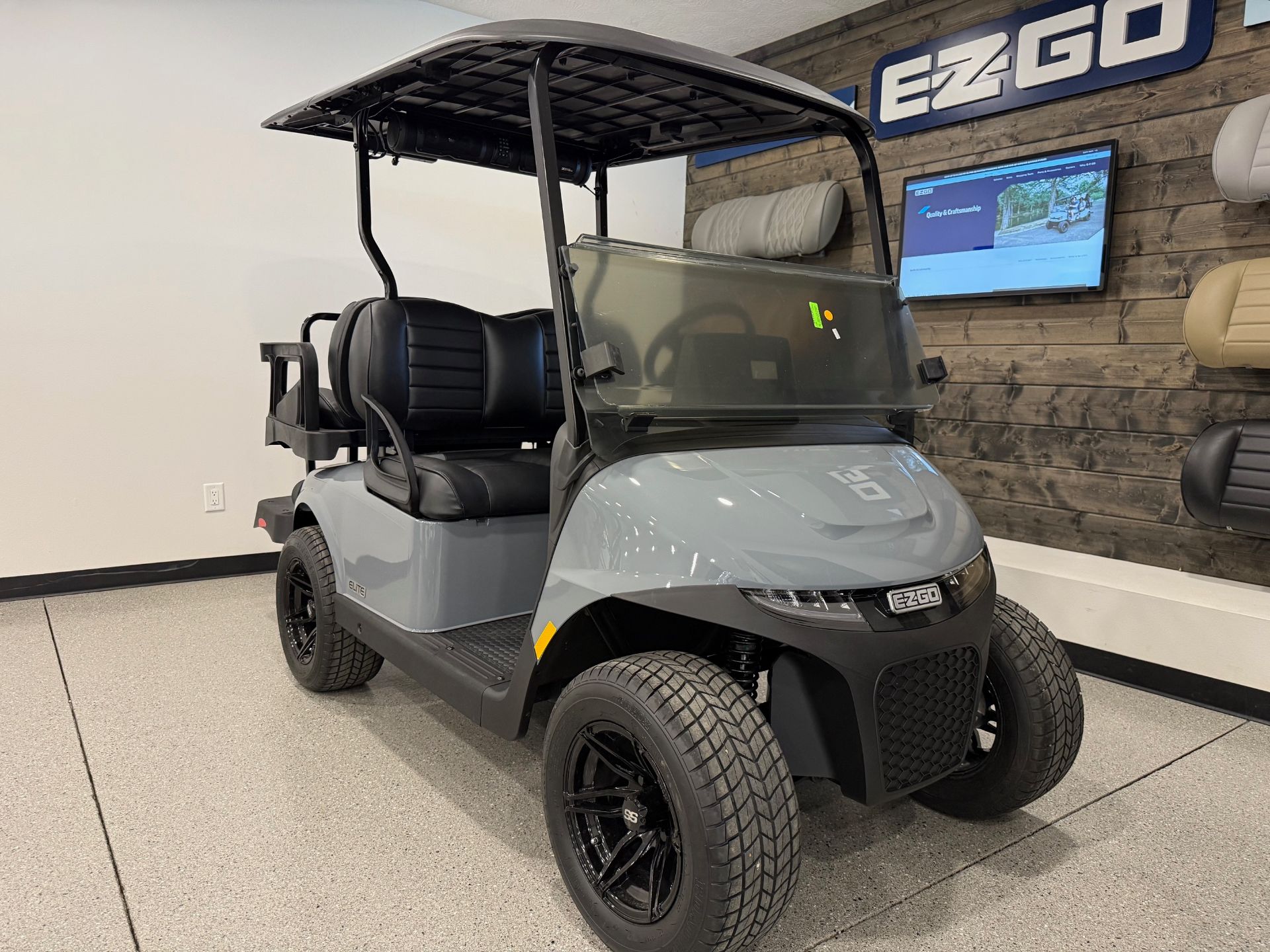 2026 E-Z-GO RXV 4 Touring ST 2.2 ELiTE in Hawarden, Iowa - Photo 2