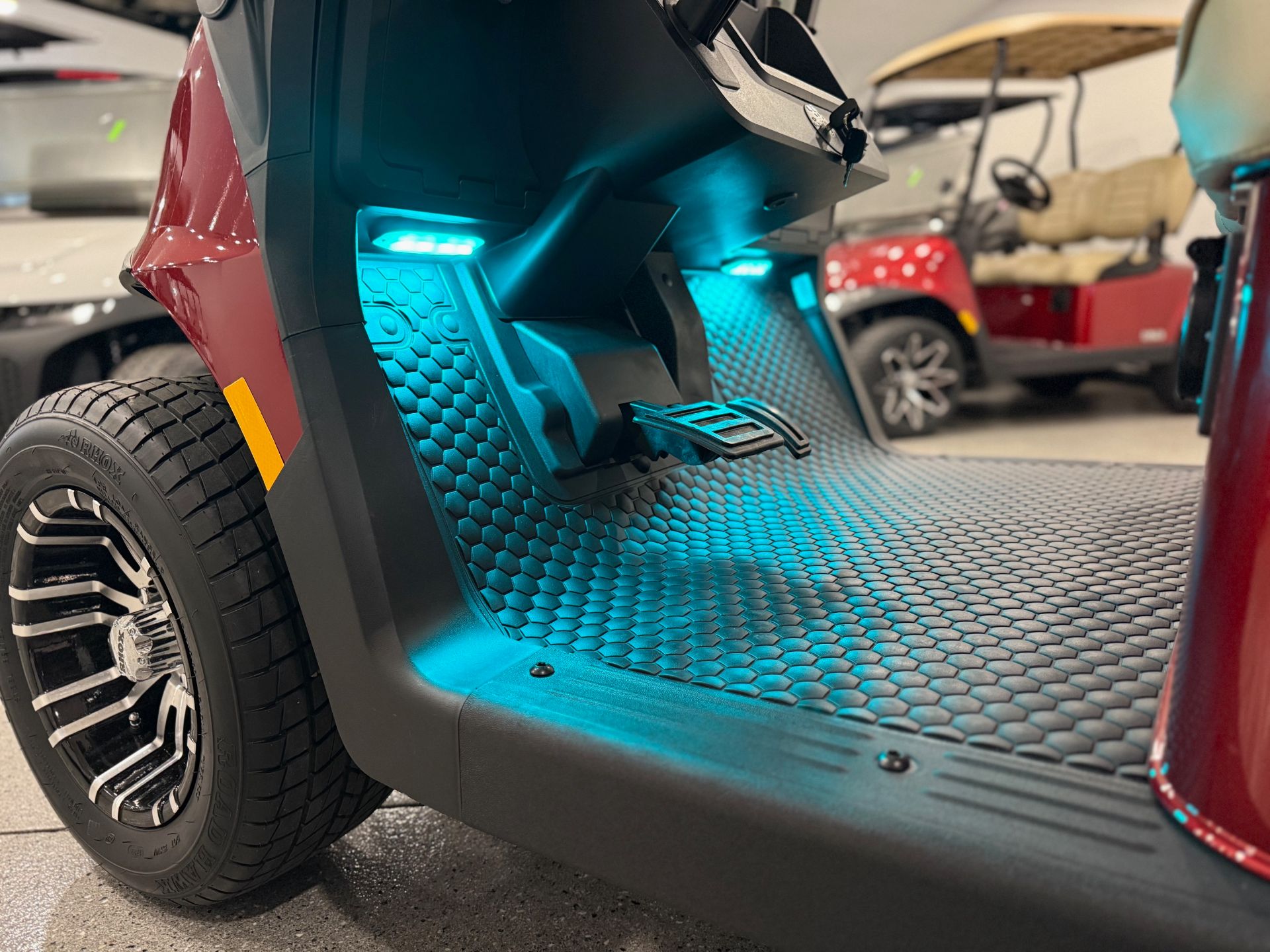 2026 E-Z-GO RXV 4 Touring ST 2.2 ELiTE in Hawarden, Iowa - Photo 4