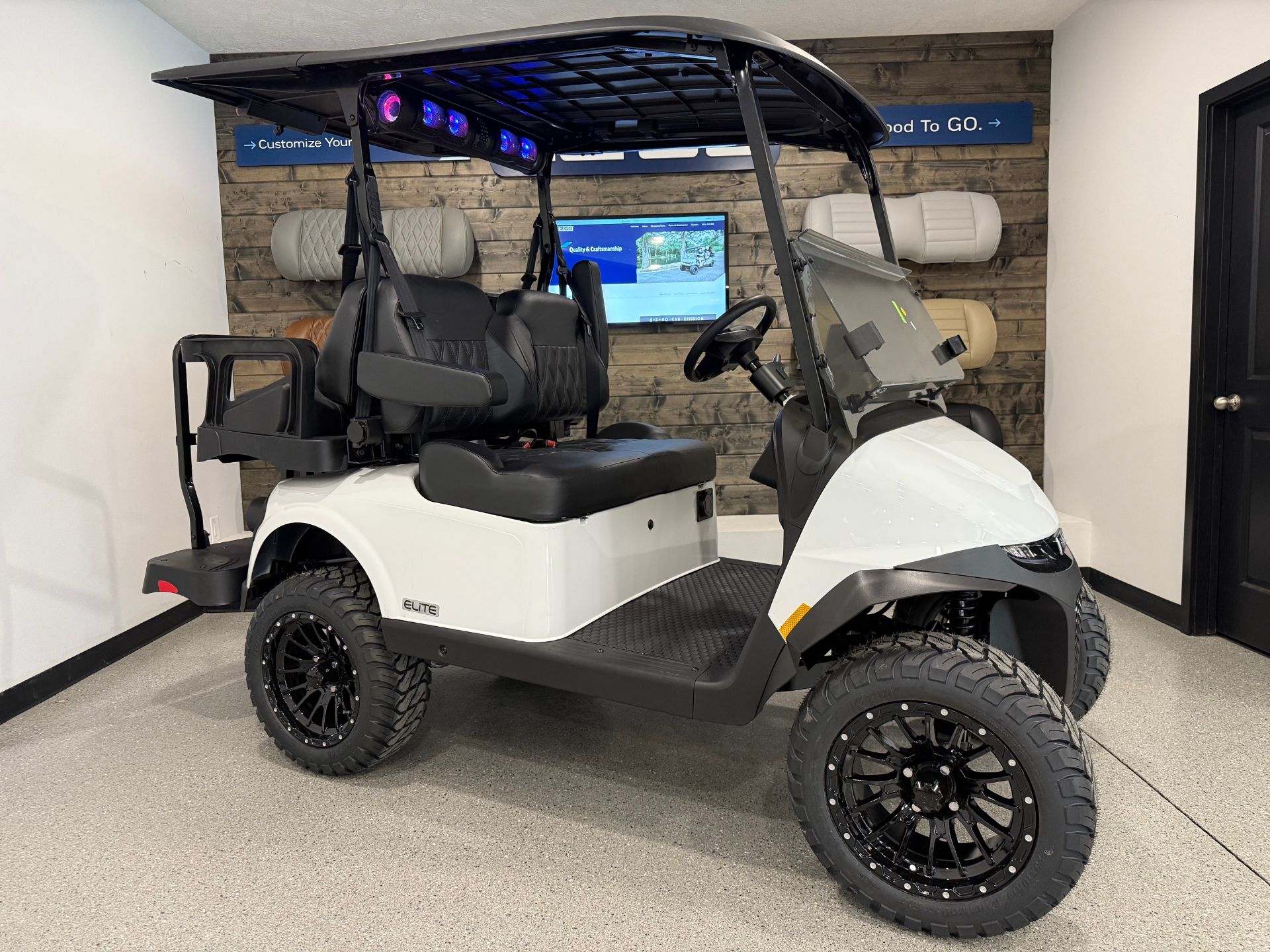 2026 E-Z-GO RXV 4 Summit XTL 4.2 ELiTE in Hawarden, Iowa - Photo 1