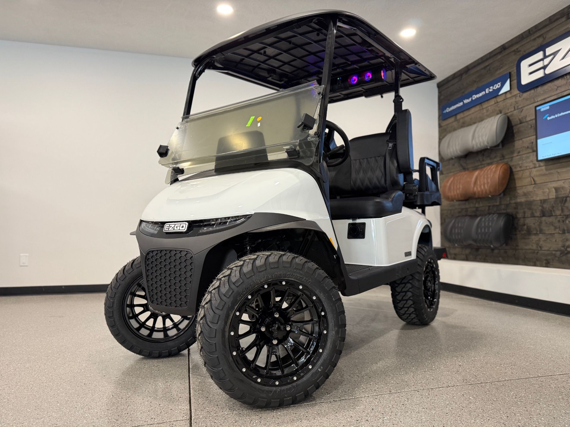 2026 E-Z-GO RXV 4 Summit XTL 4.2 ELiTE in Hawarden, Iowa - Photo 6