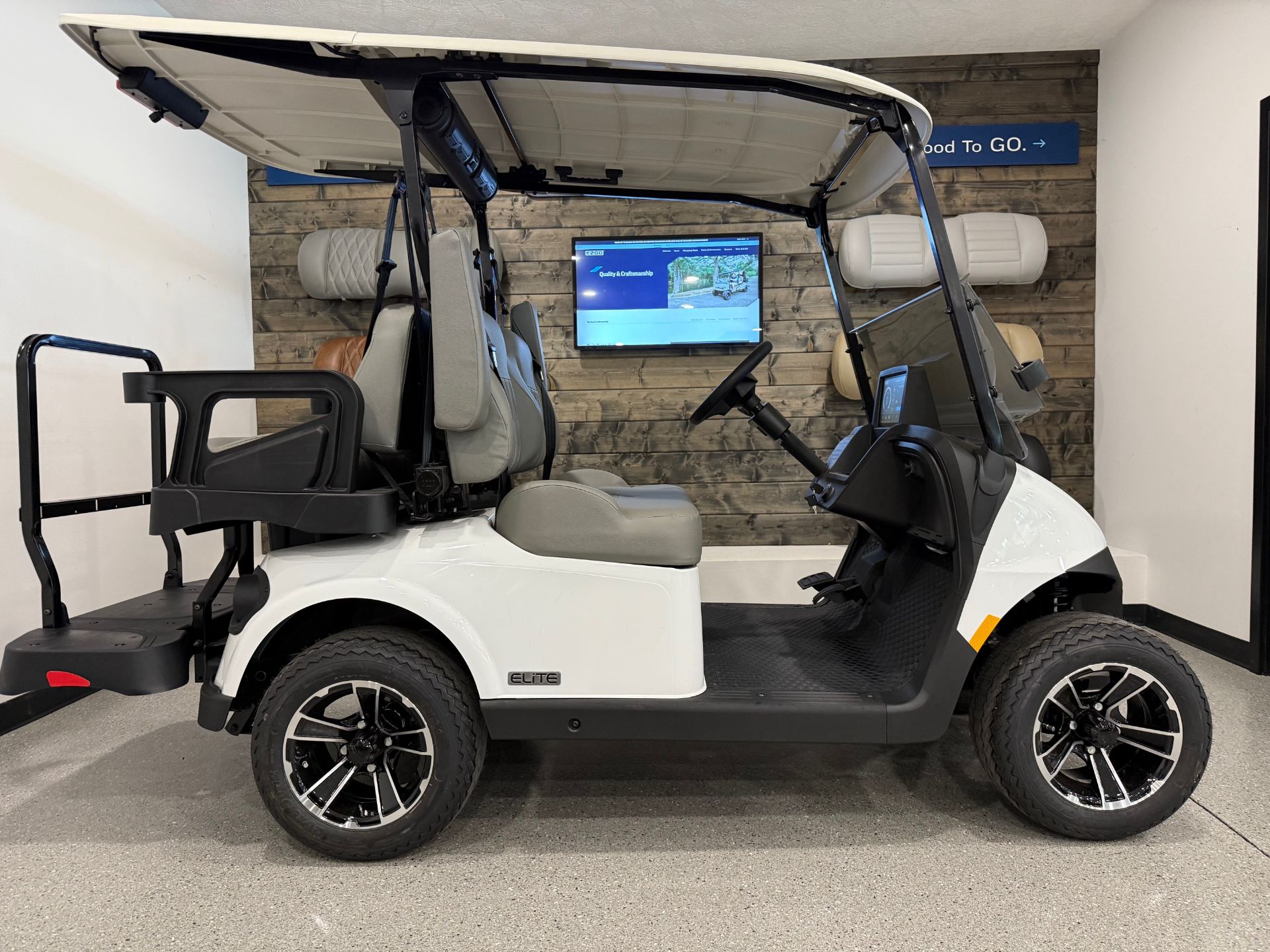 2026 E-Z-GO RXV 4 Touring STL 2.2 ELiTE in Hawarden, Iowa - Photo 1