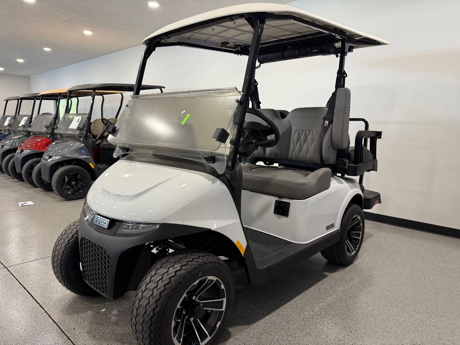 2026 E-Z-GO RXV 4 Touring STL 2.2 ELiTE in Hawarden, Iowa - Photo 2