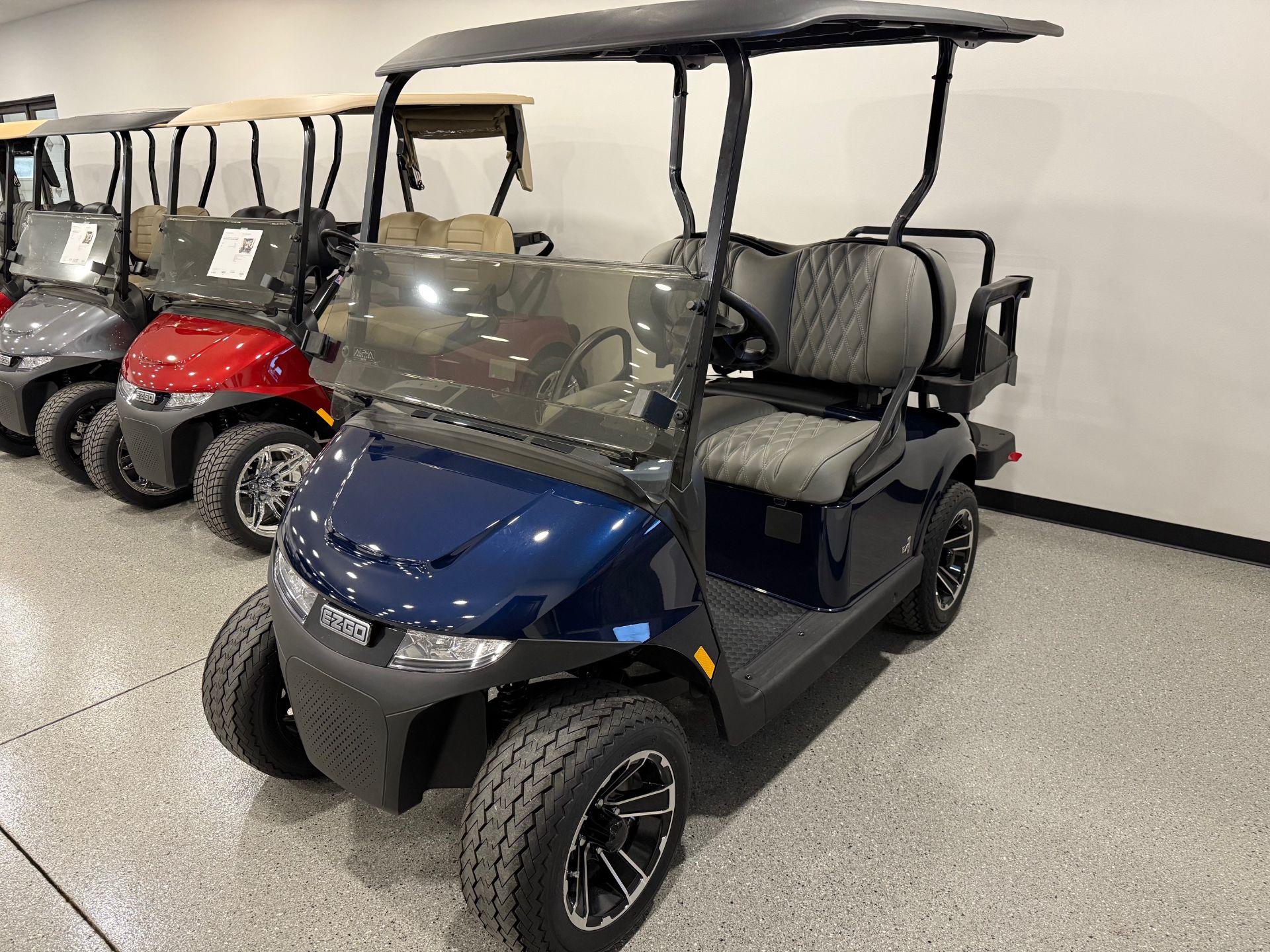 2025 E-Z-GO Freedom RXV 2+2 EX1 in Hawarden, Iowa - Photo 2