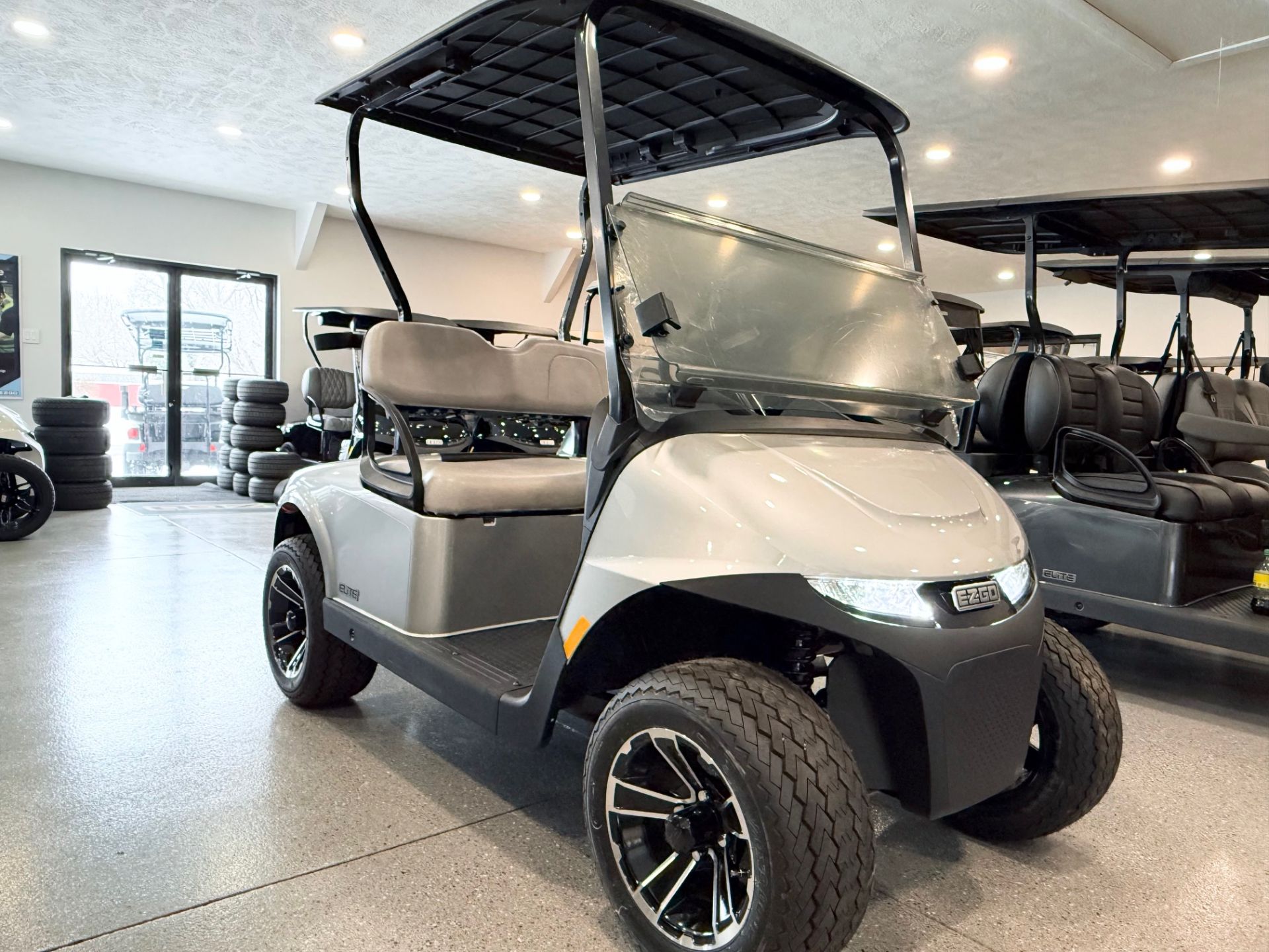 2026 E-Z-GO Freedom RXV2 2.2 ELiTE in Hawarden, Iowa - Photo 2