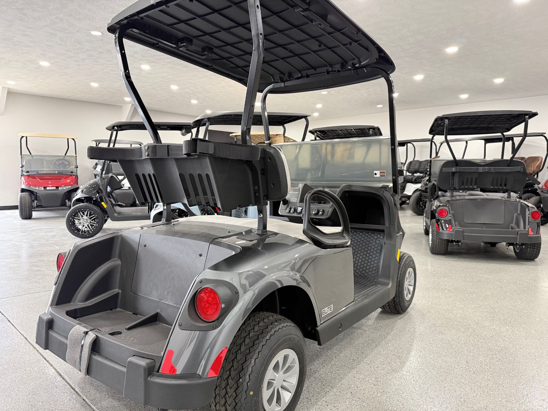 2026 E-Z-GO Freedom RXV2 2.2 ELiTE in Hawarden, Iowa - Photo 2