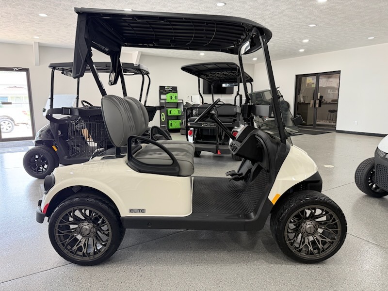 2026 EZGO RXV photo 3