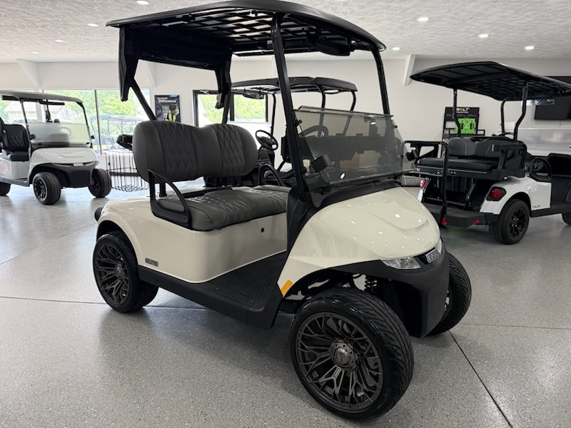 2026 EZGO RXV photo 4