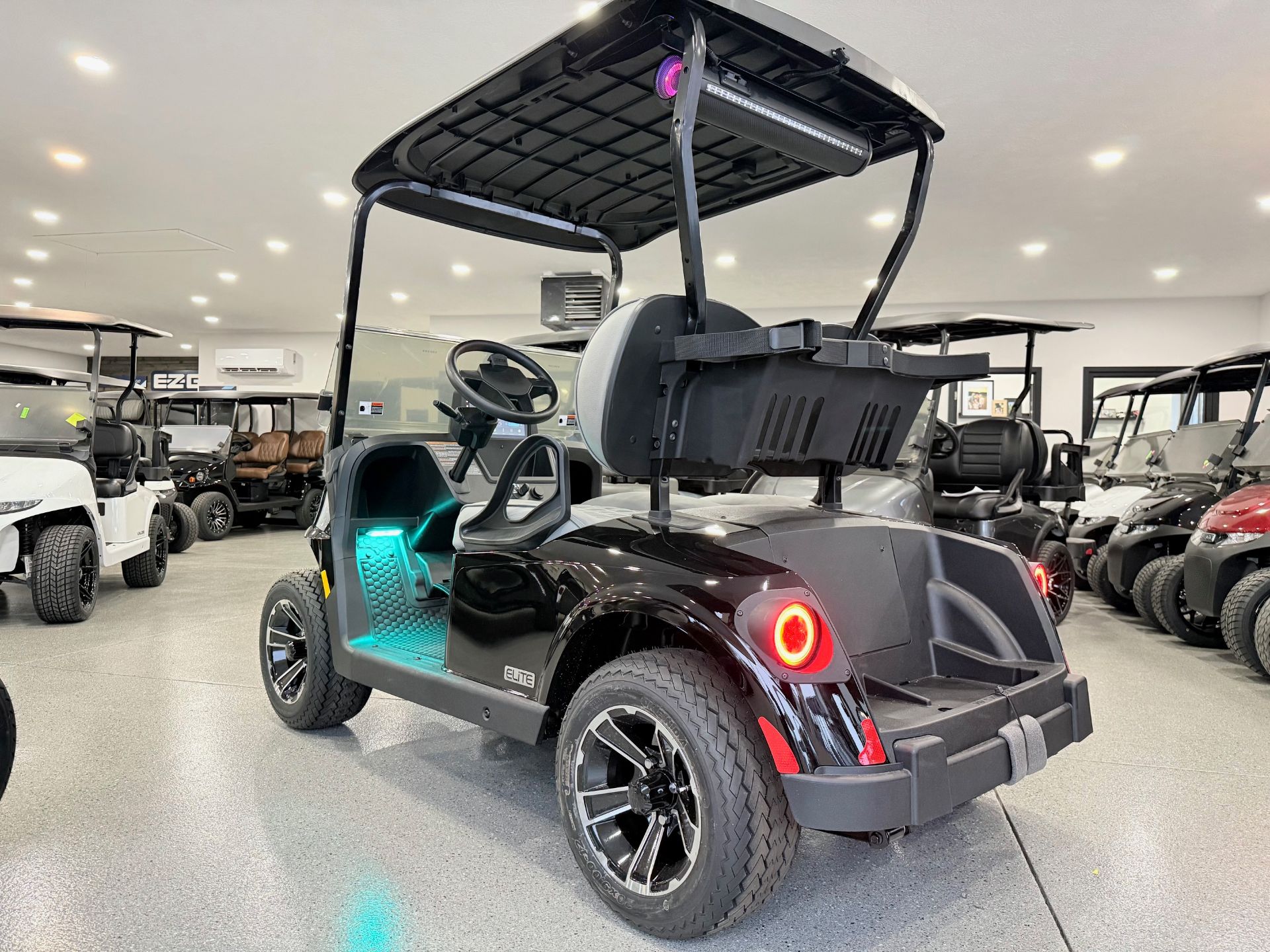 2026 E-Z-GO Freedom RXV2 ELiTE w/ Tech in Hawarden, Iowa - Photo 3