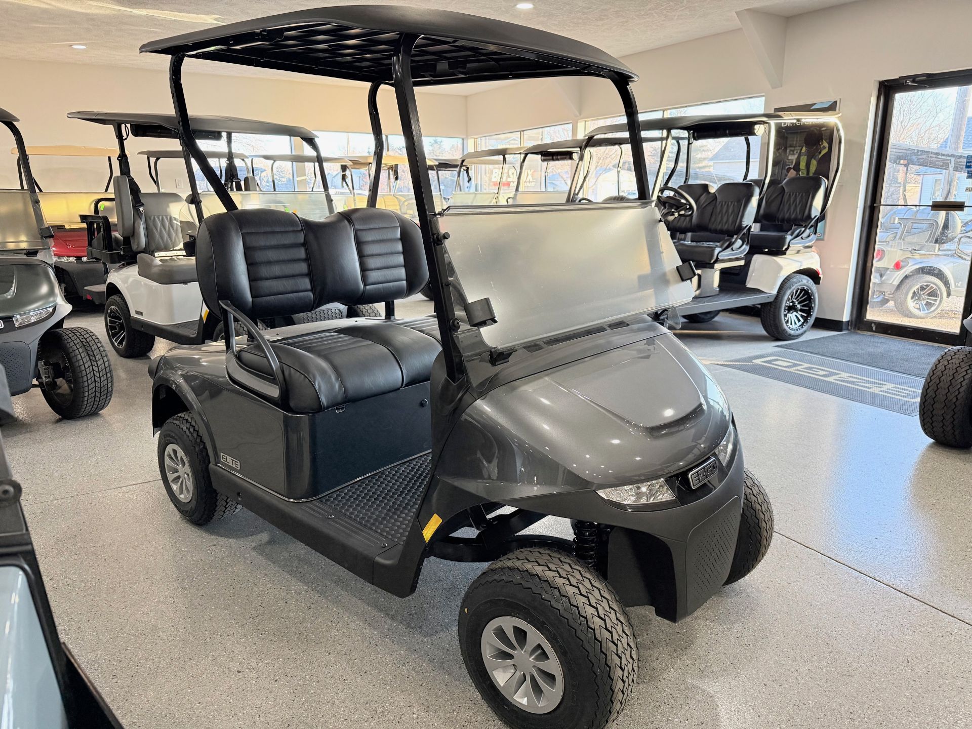 2026 E-Z-GO Freedom RXV ELiTE 2.2 in Hawarden, Iowa - Photo 2