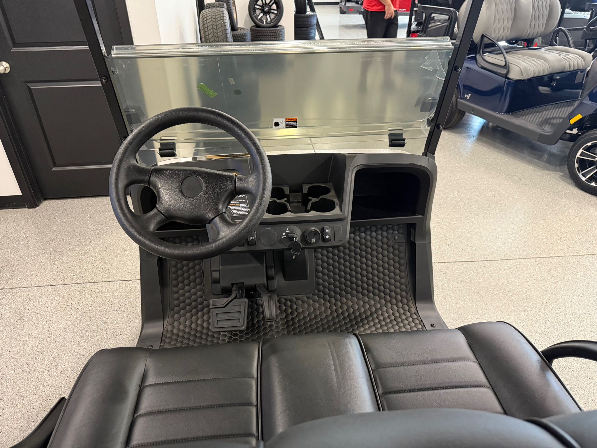 2025 E-Z-GO Valor 4 EFI in Hawarden, Iowa - Photo 4