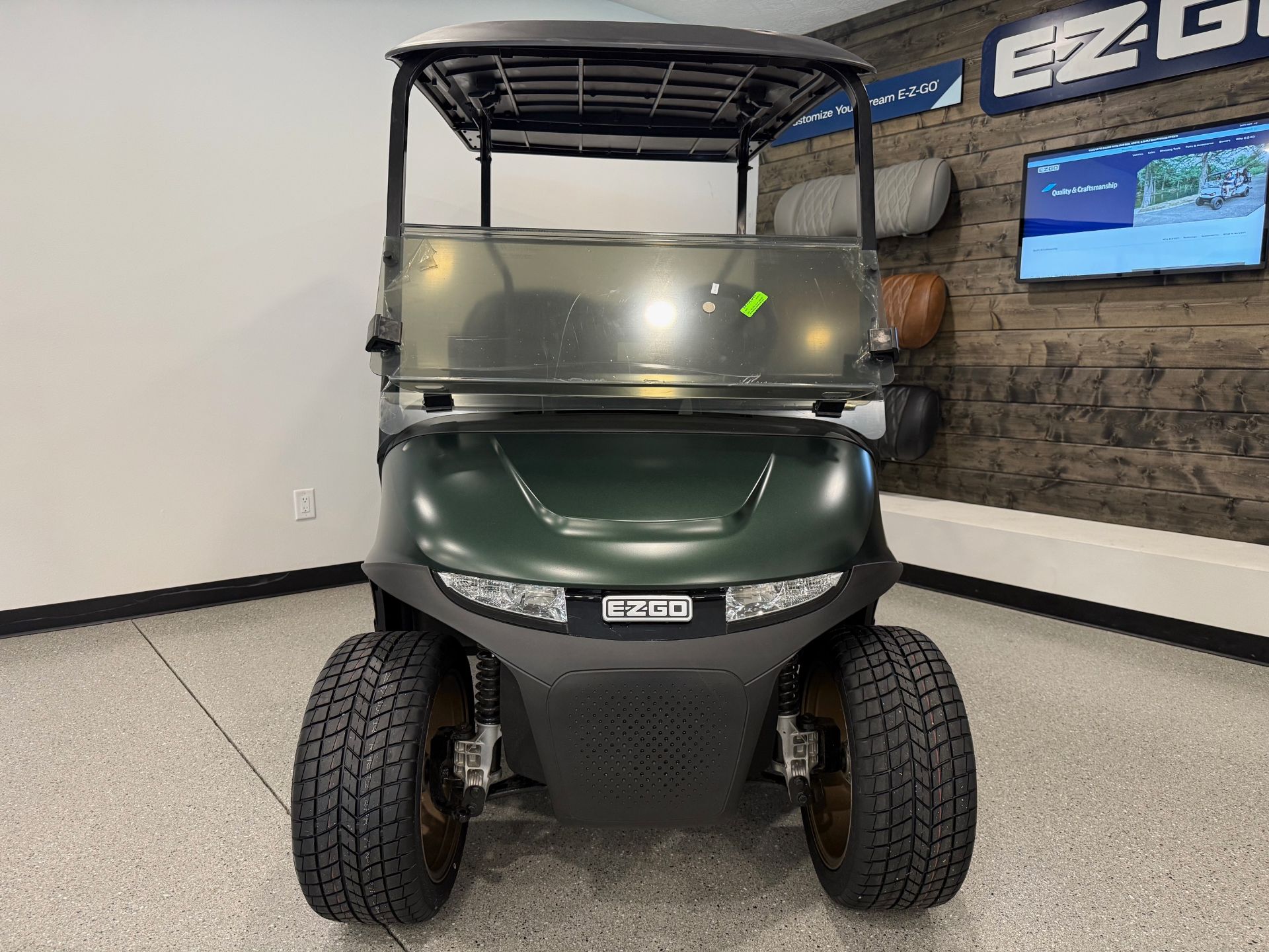 2025 E-Z-GO Valor 4 EFI in Hawarden, Iowa - Photo 5