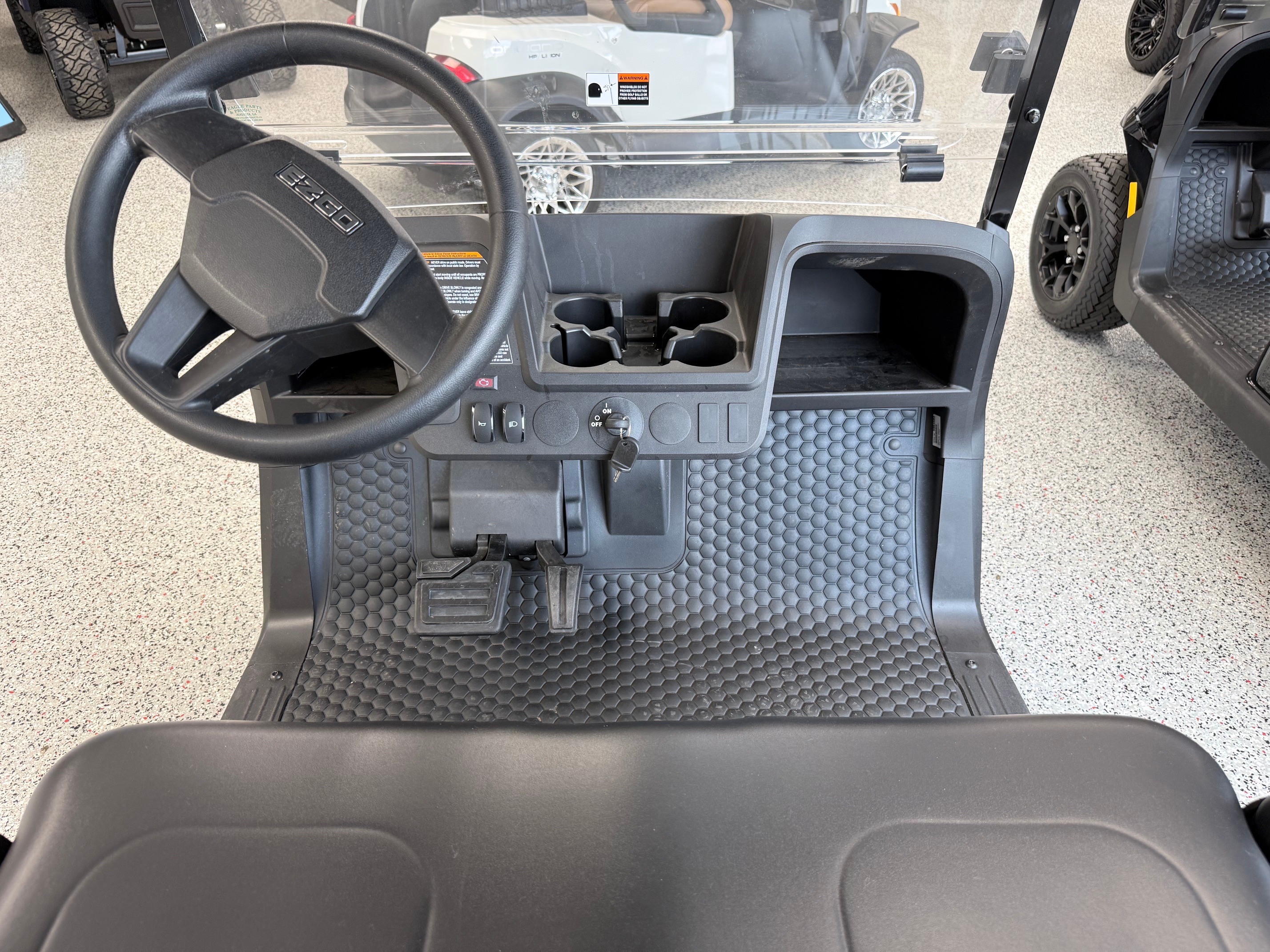 2026 EZGO RXV photo 3