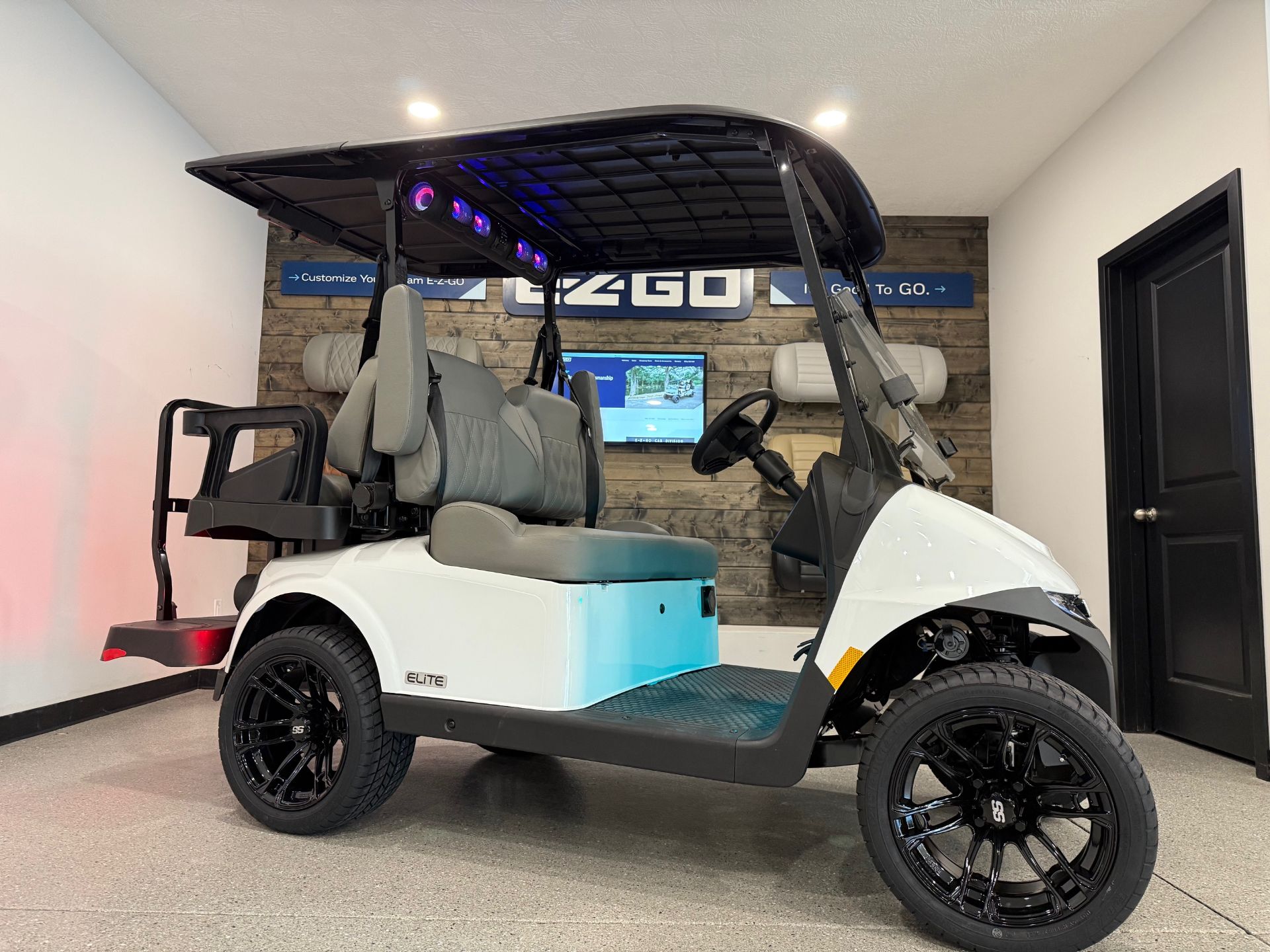 2026 E-Z-GO RXV 4 Touring STL 2.2 ELiTE in Hawarden, Iowa - Photo 1