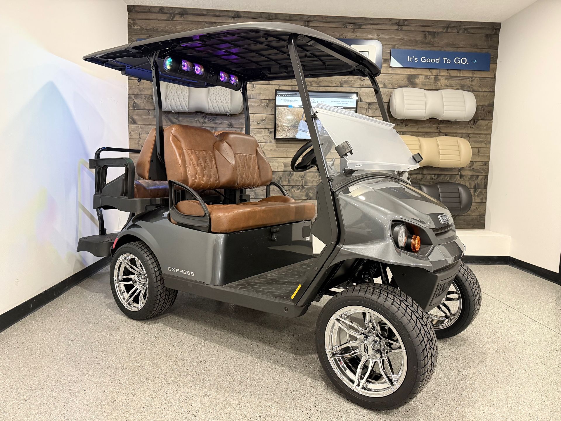 2026 E-Z-GO Express 4 Touring STL 13.5 Gas in Hawarden, Iowa - Photo 1