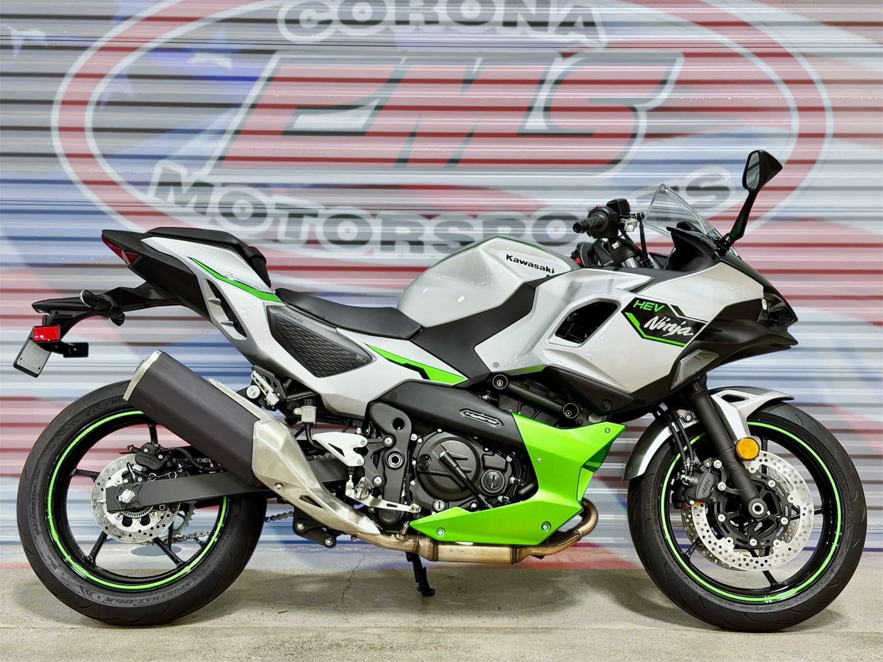 New 2024 Kawasaki Ninja 7 Hybrid ABS Metallic Bright Silver New 2024 Kawasaki Ninja 7 Hybrid ABS Metallic Bright Silver