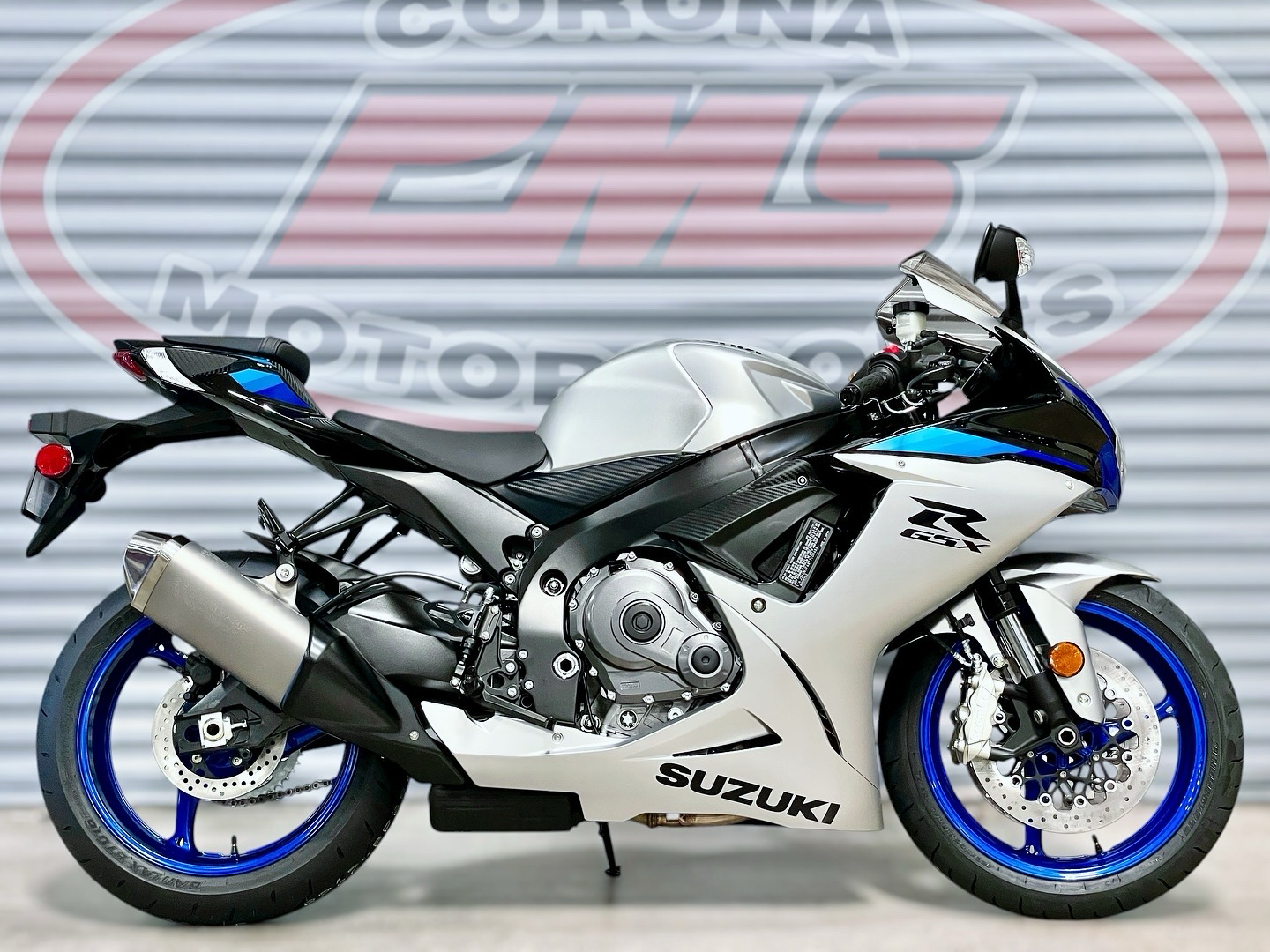 2026 Suzuki GSX-R600 in Pearl Vigor Blue / Metallic Matte Sword Silver — front three-quarter view
