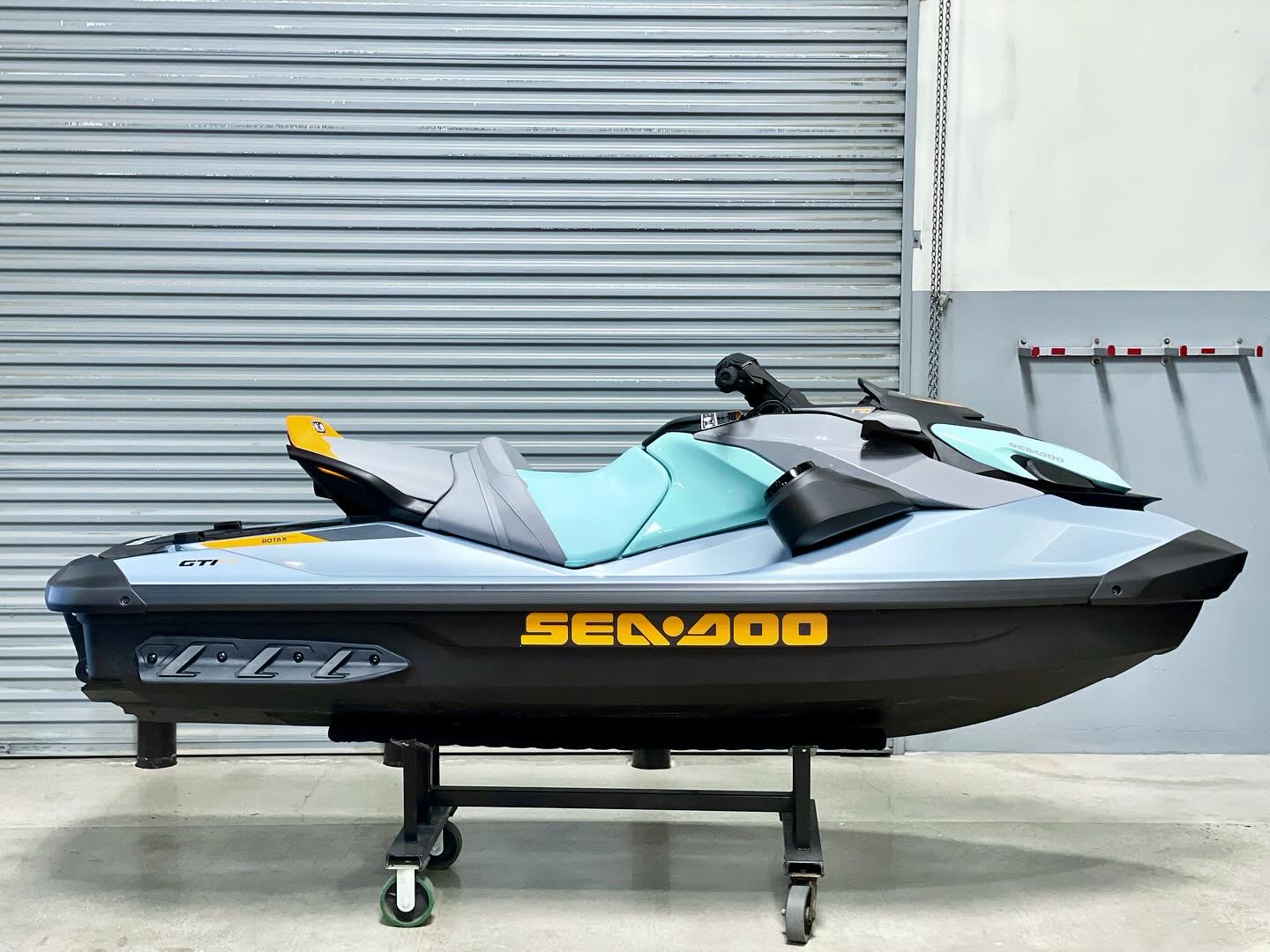 New 2024 Sea-Doo GTI SE 170 iBR iDF + Sound System Ice Metal / Neo Mint ...