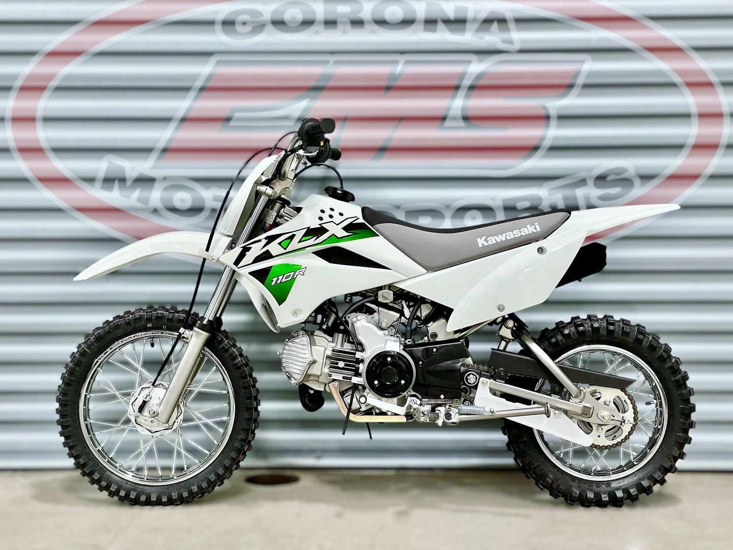 ガッツステイナー235 グローホワイト New 2026 Kawasaki KLX®110R Bright White | Motorcycles in Corona CA