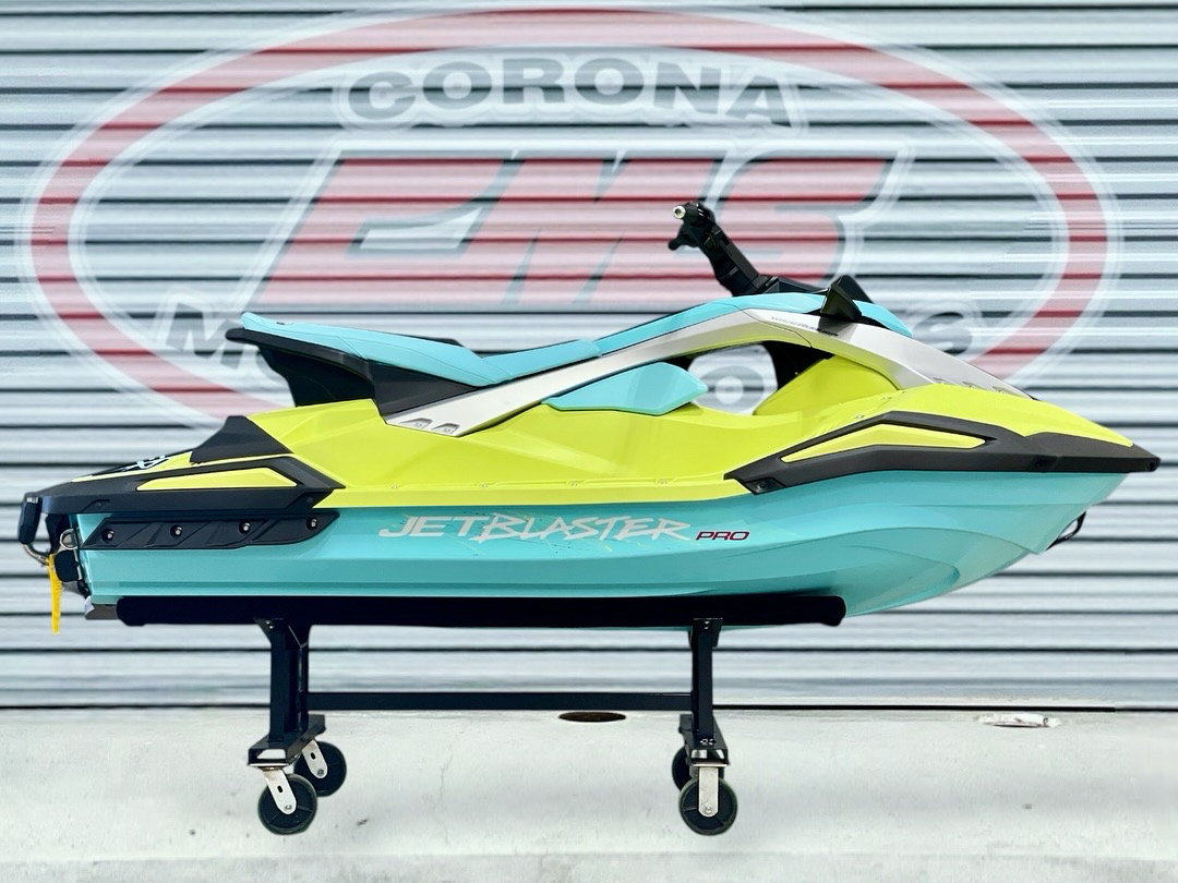 2025 Yamaha JetBlaster PRO 3-Up in Lunar Yellow / Mint — front three-quarter view