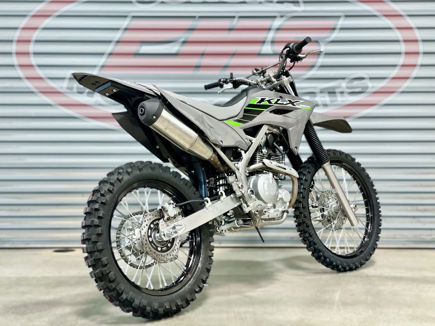 新品未使用motto_Camo（グレー）kuma.SHSver. New 2025 Kawasaki KLX 230R S Battle Gray | Motorcycles in Corona