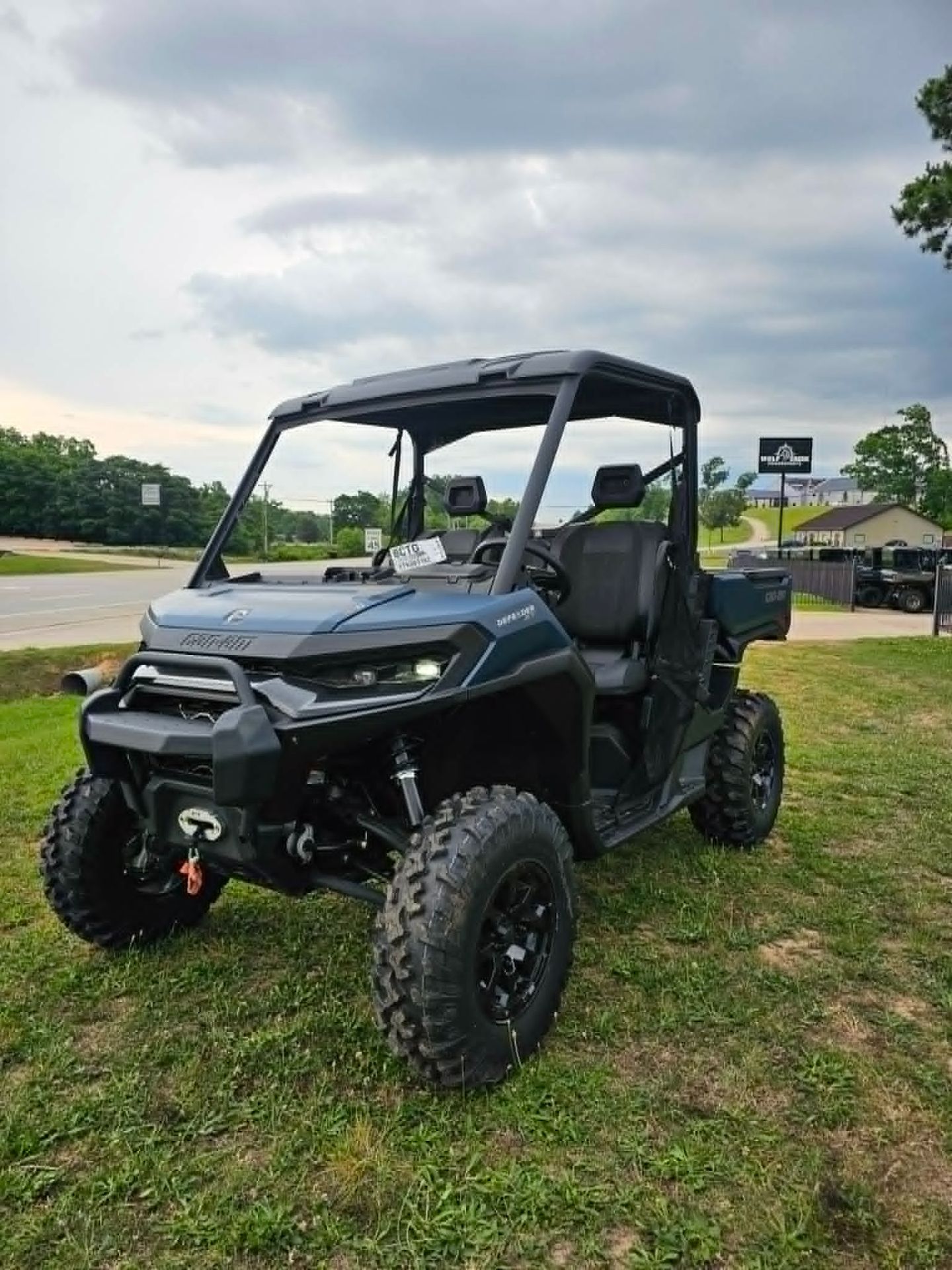 2026 Can-Am™ Defender XT HD11 with 10.25 in. touchscreen displa 1