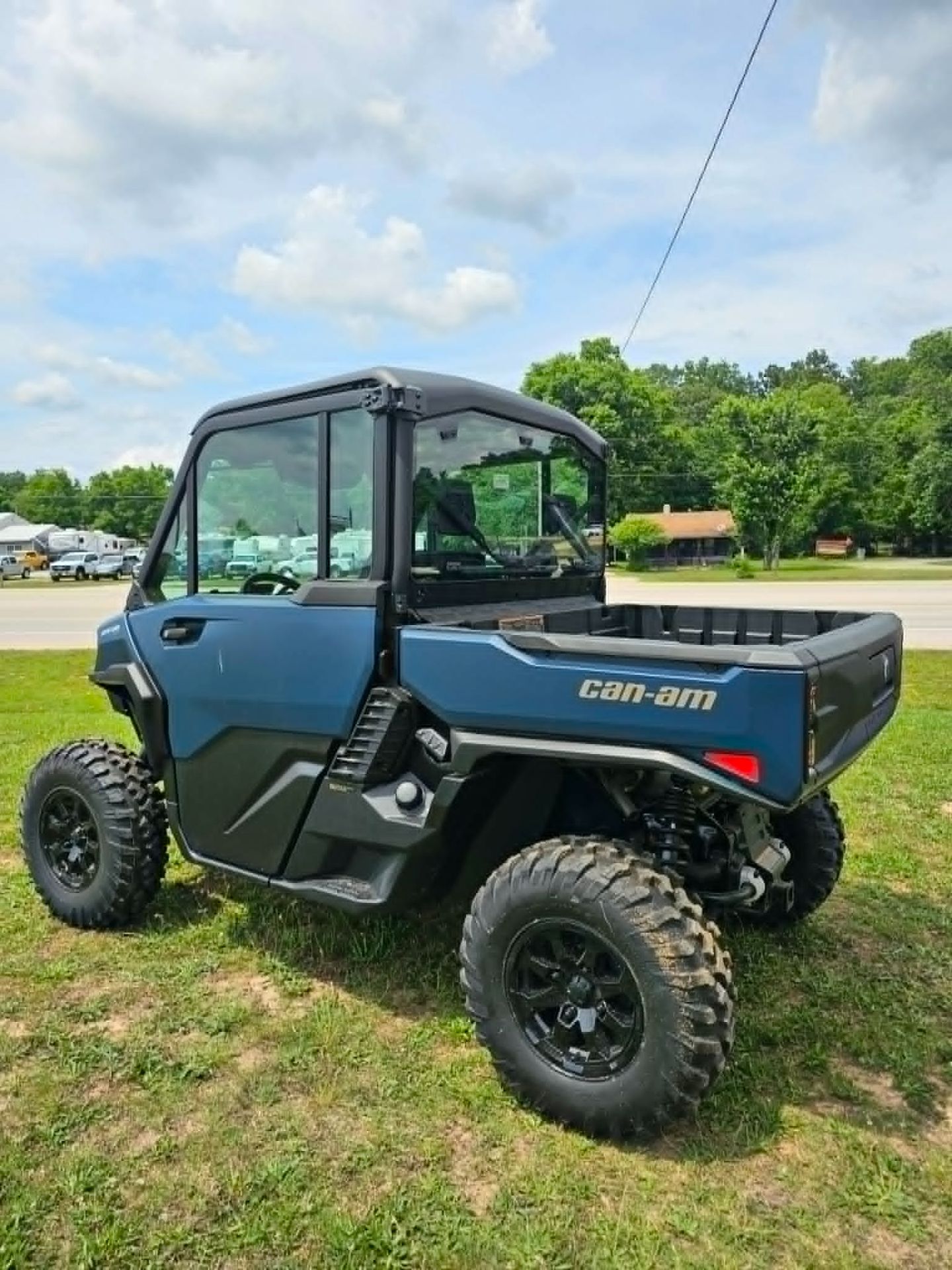 2026 Can-Am™ Defender XT CAB HD11 with 10.25 in. touchscreen di 3