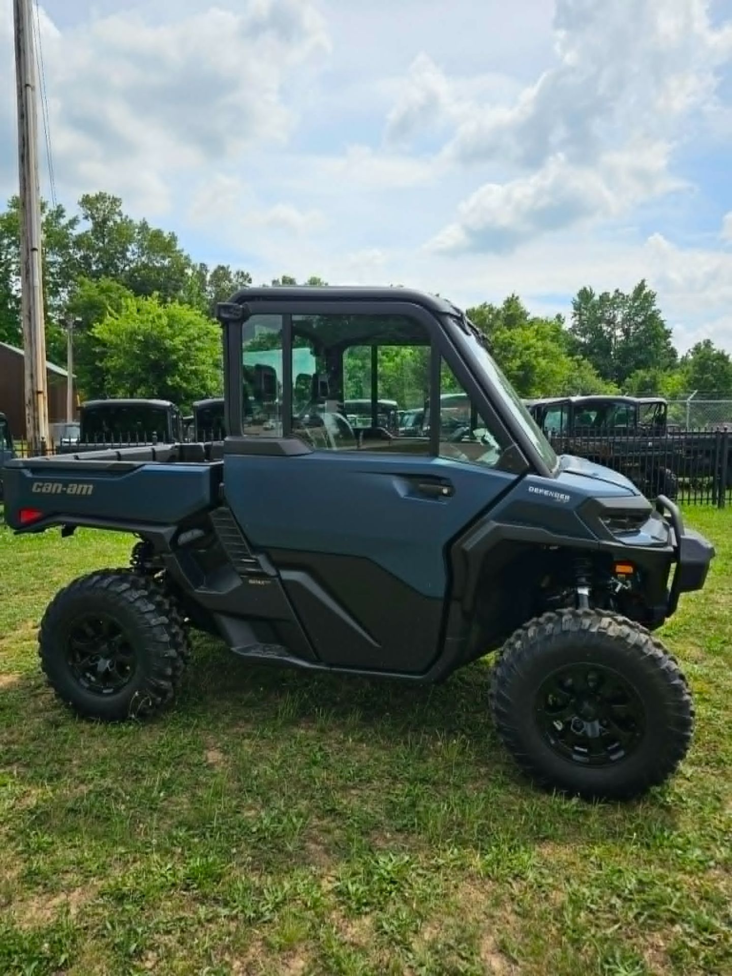 2026 Can-Am™ Defender XT CAB HD11 with 10.25 in. touchscreen di 4