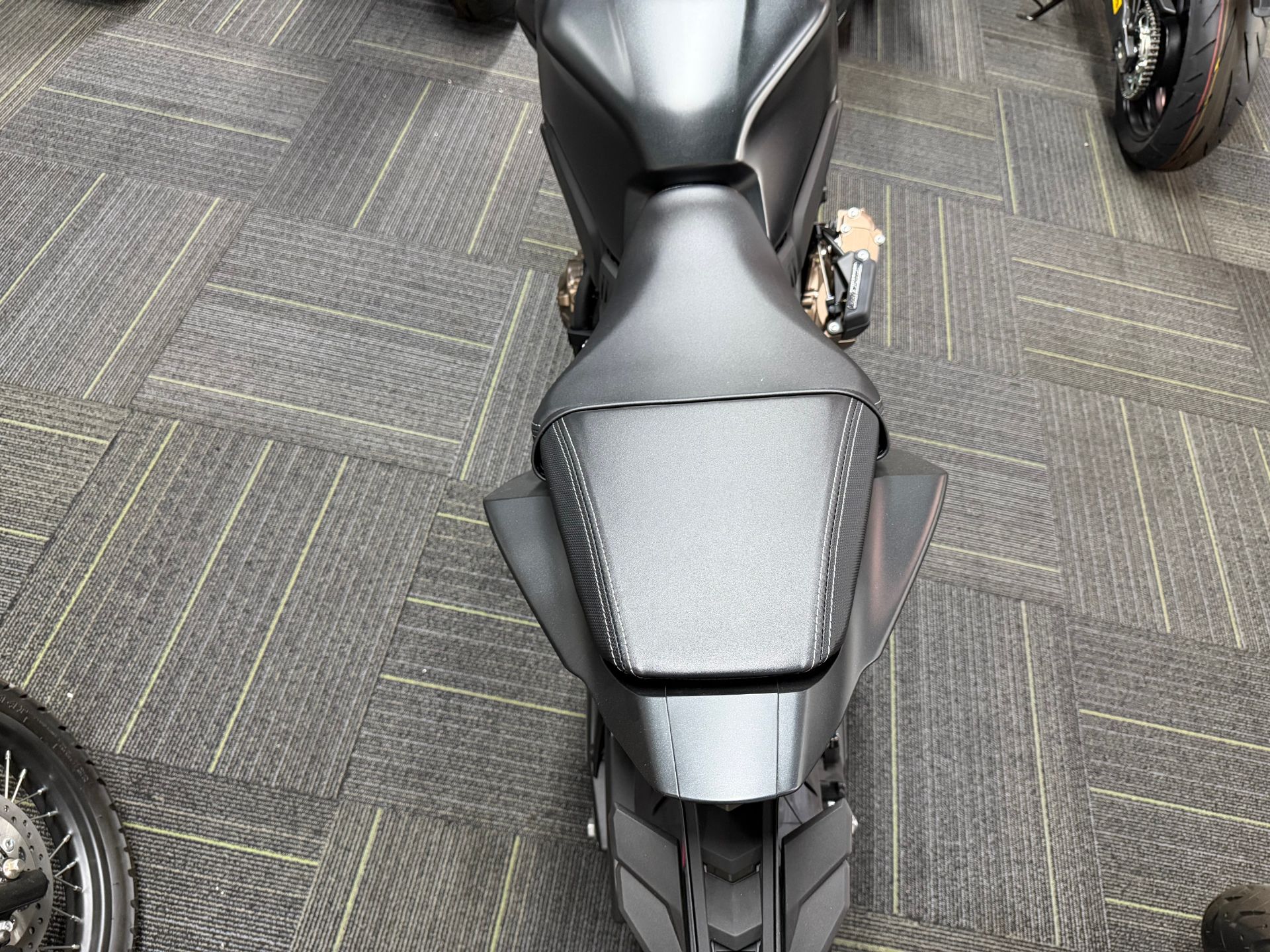 2026 Honda CB650R E-Clutch 8