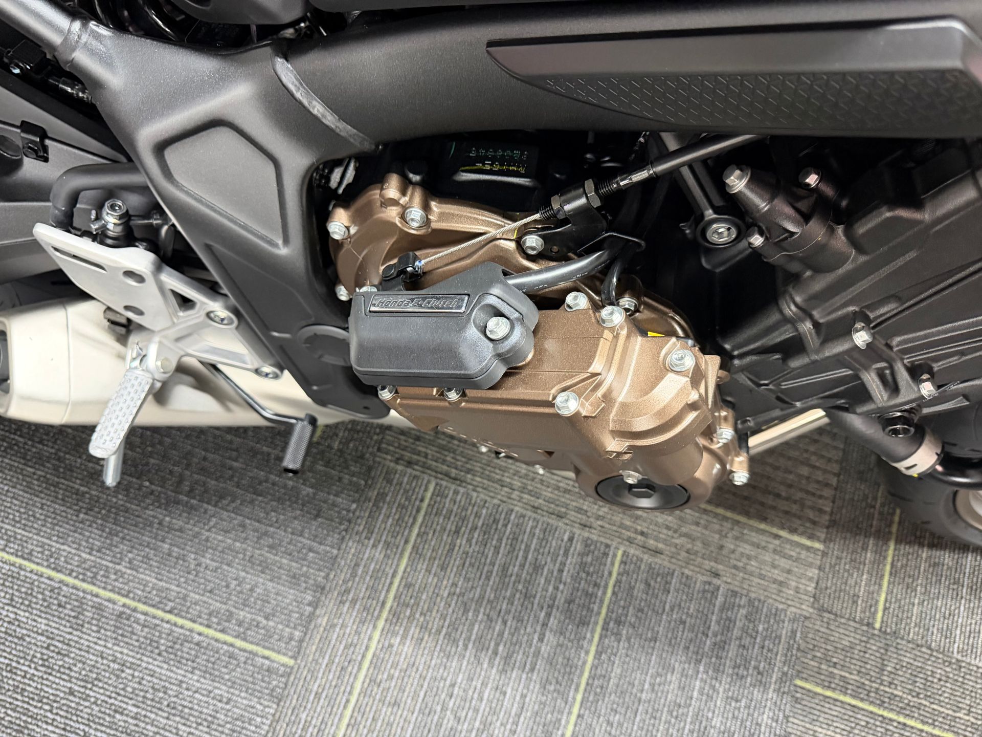 2026 Honda CB650R E-Clutch 10