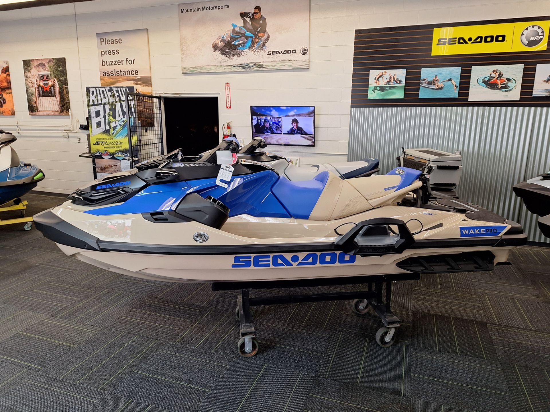 2025 Sea-Doo Wake Pro 230 6