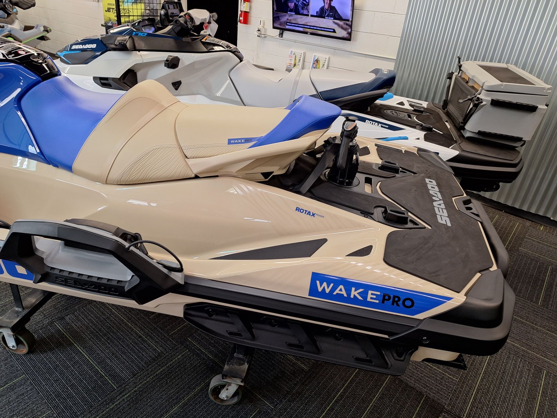 2025 Sea-Doo Wake Pro 230 7