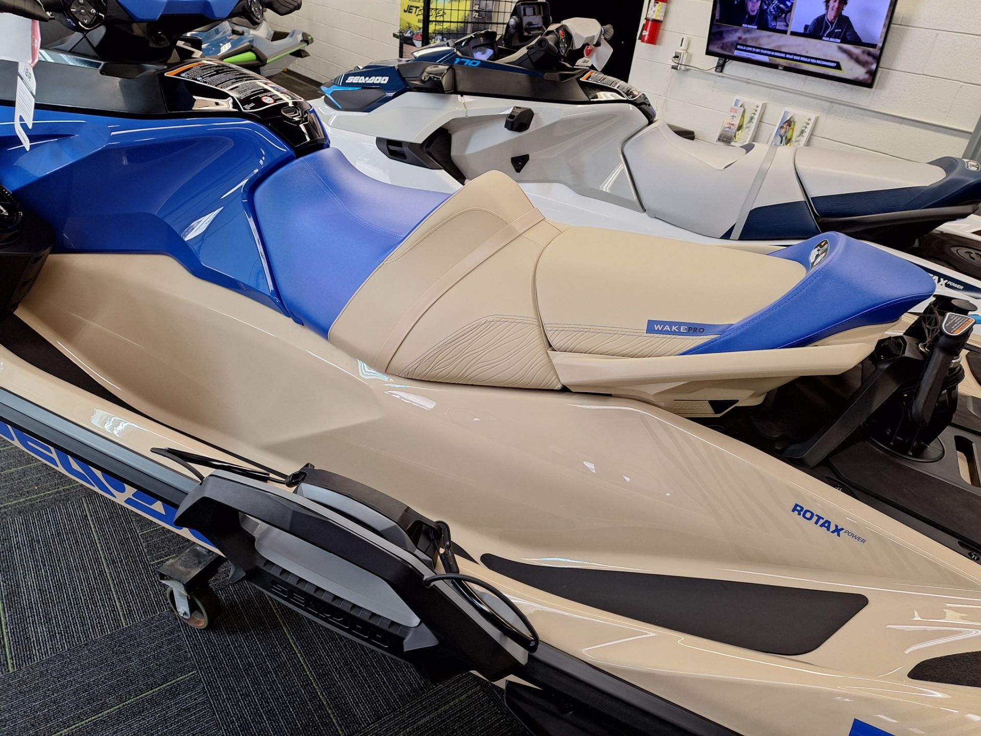 2025 Sea-Doo Wake Pro 230 8