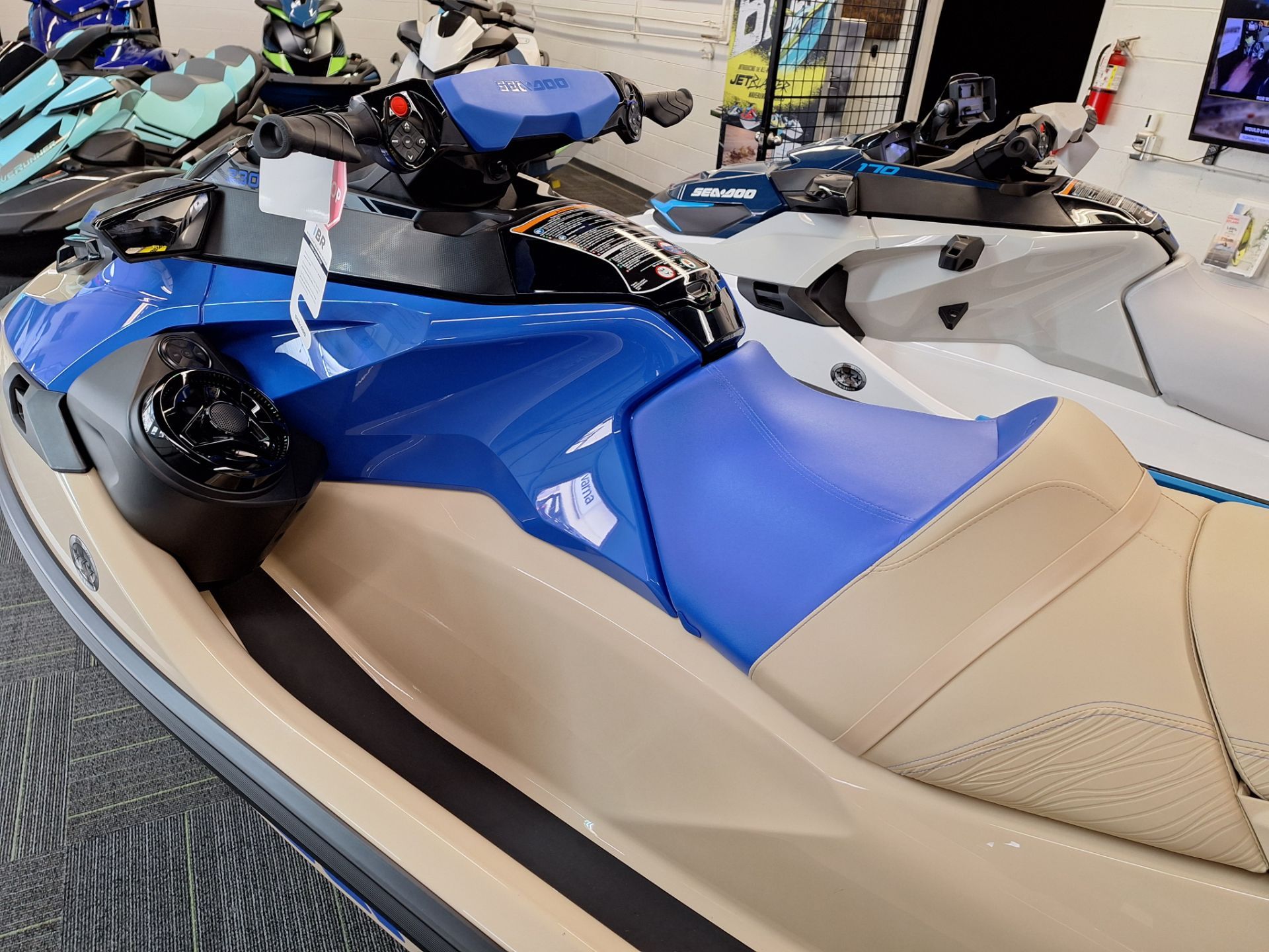 2025 Sea-Doo Wake Pro 230 9