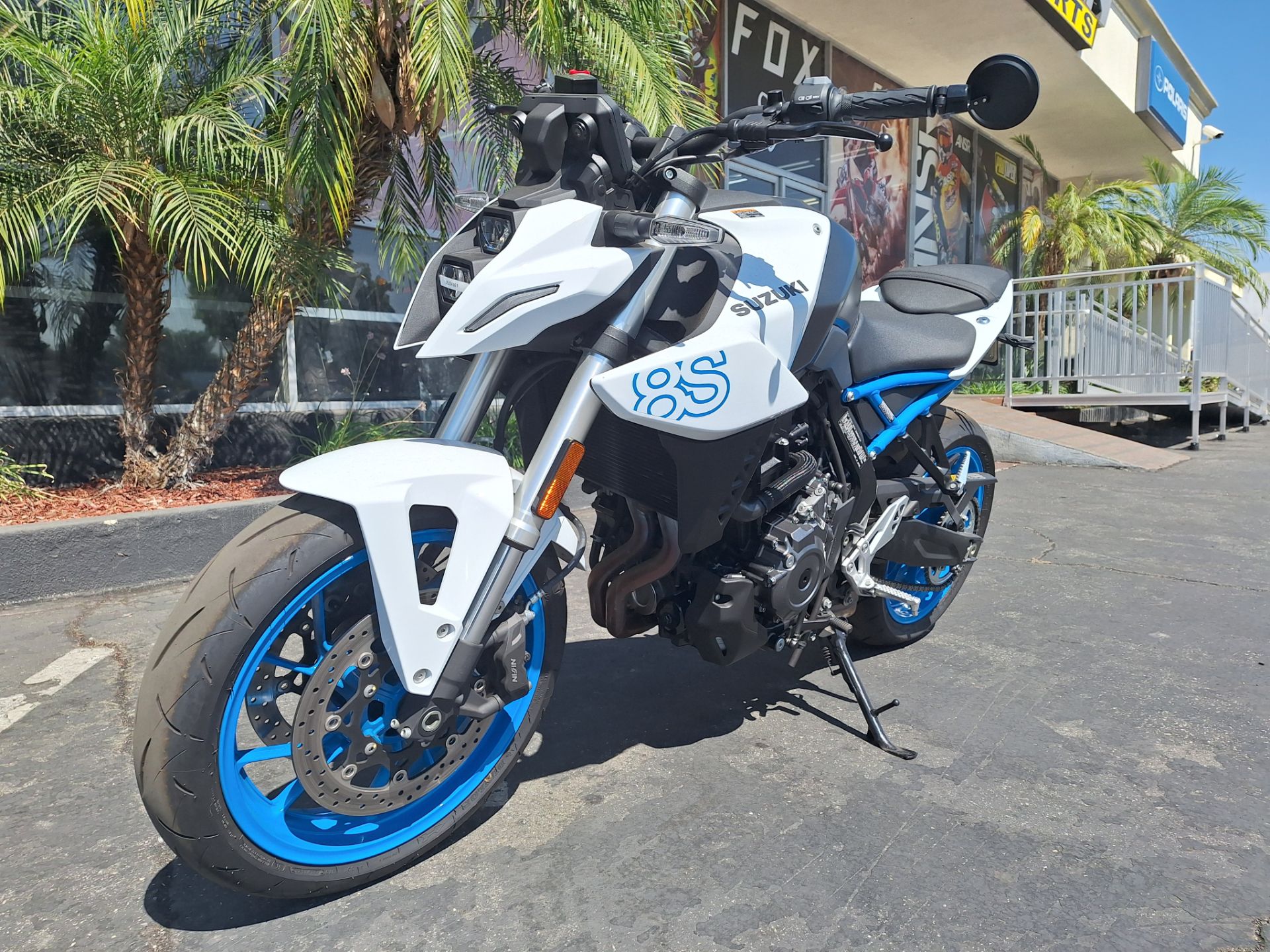2023 Suzuki GSX-8S 4