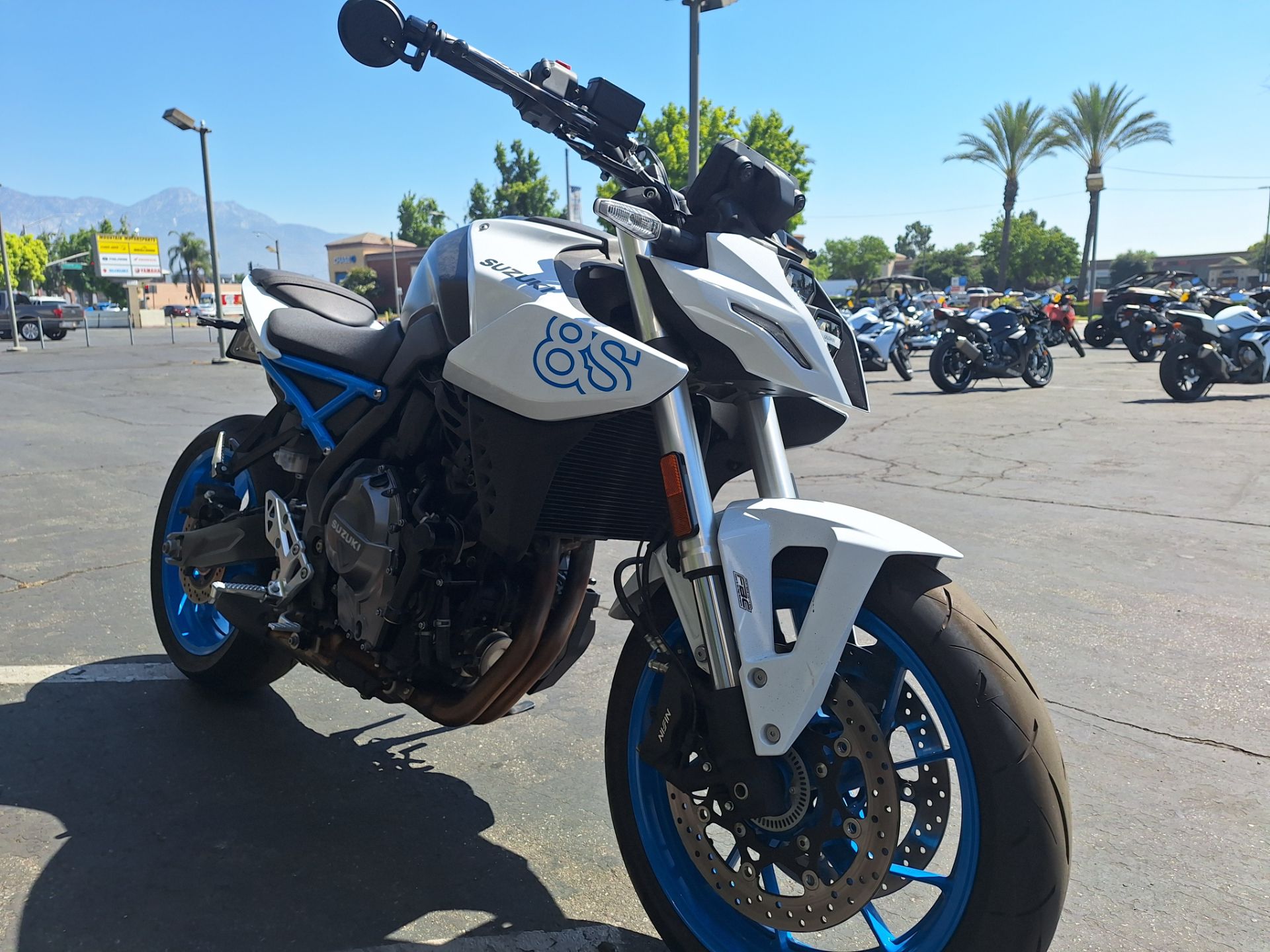 2023 Suzuki GSX-8S 5