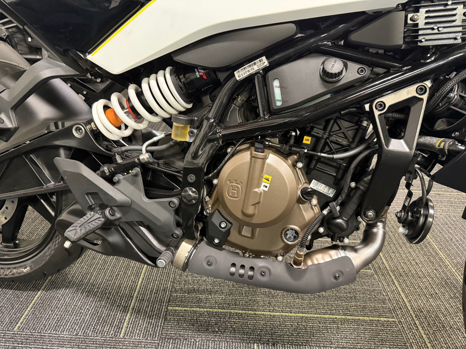2024 Husqvarna Vitpilen 401 6