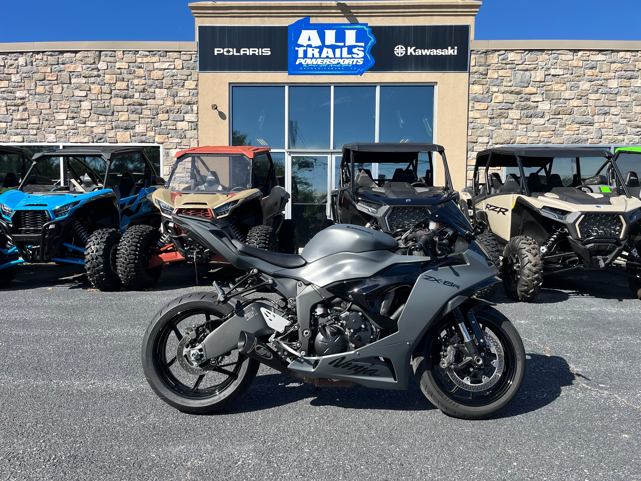 2025 Kawasaki Ninja® ZX-6R 1