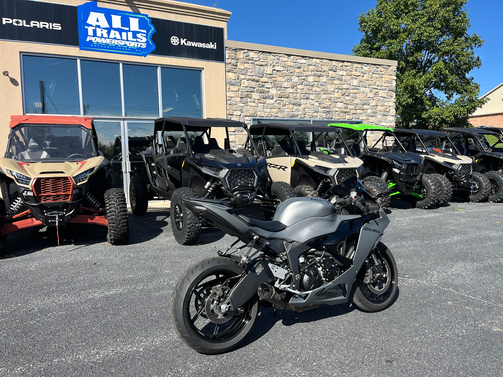 2025 Kawasaki Ninja® ZX-6R 8