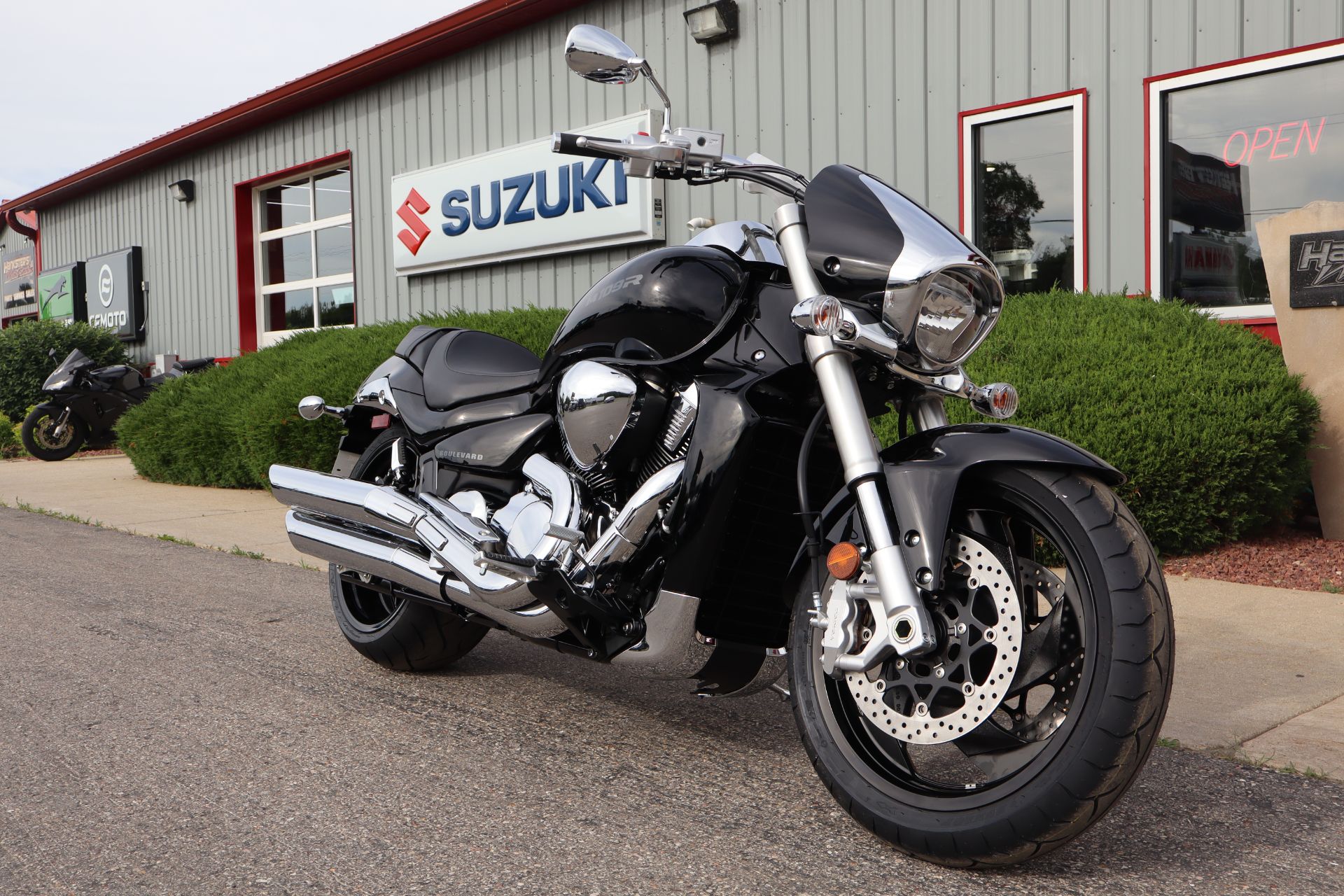 2025 Suzuki Boulevard M109R 2