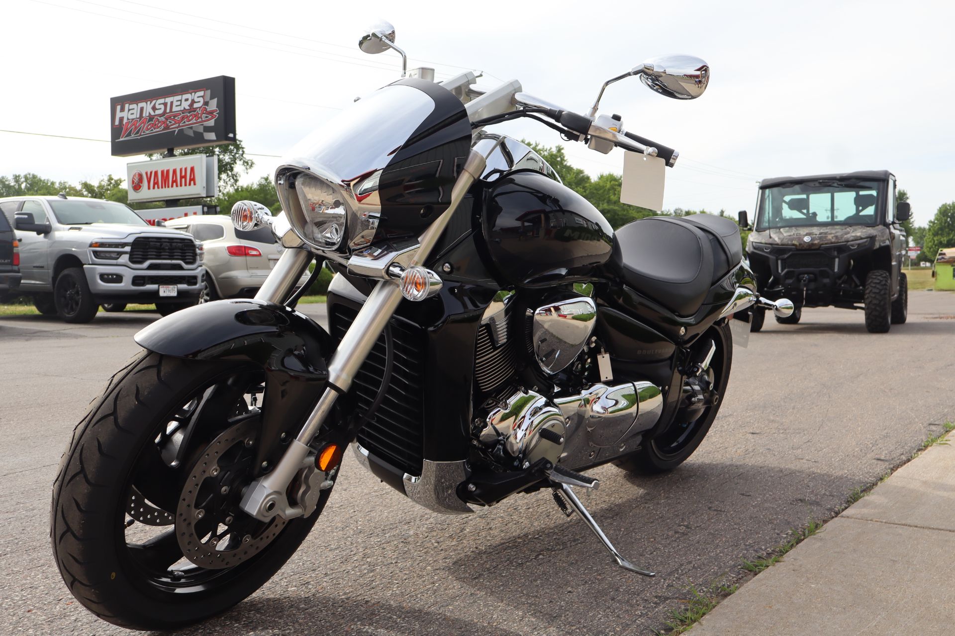 2025 Suzuki Boulevard M109R 4