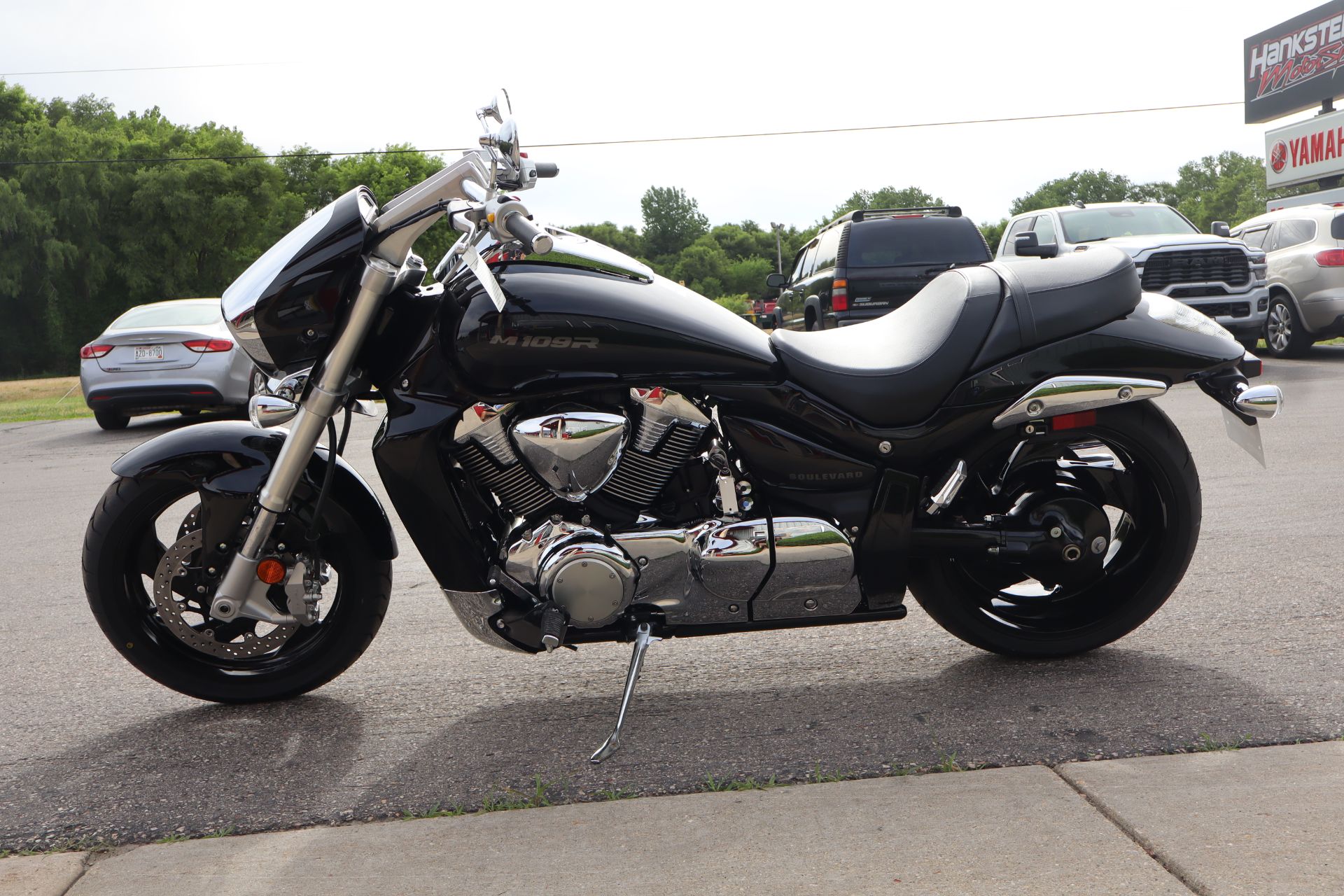 2025 Suzuki Boulevard M109R 5