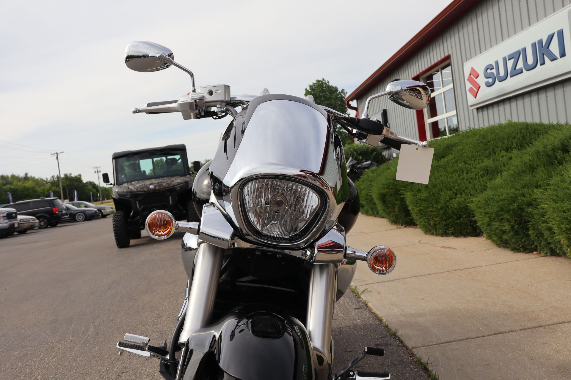 2025 Suzuki Boulevard M109R 9