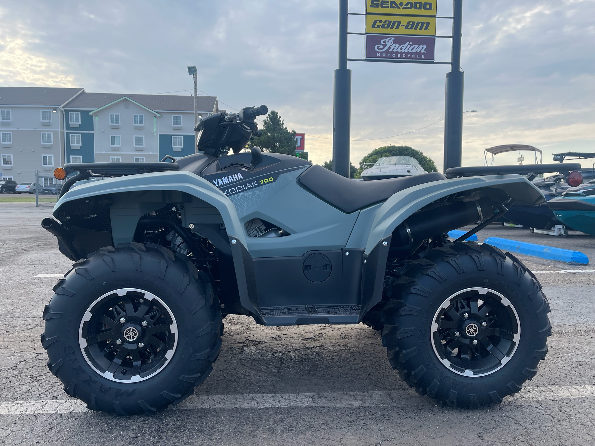 2026 Yamaha Kodiak 700 EPS XT-R 1