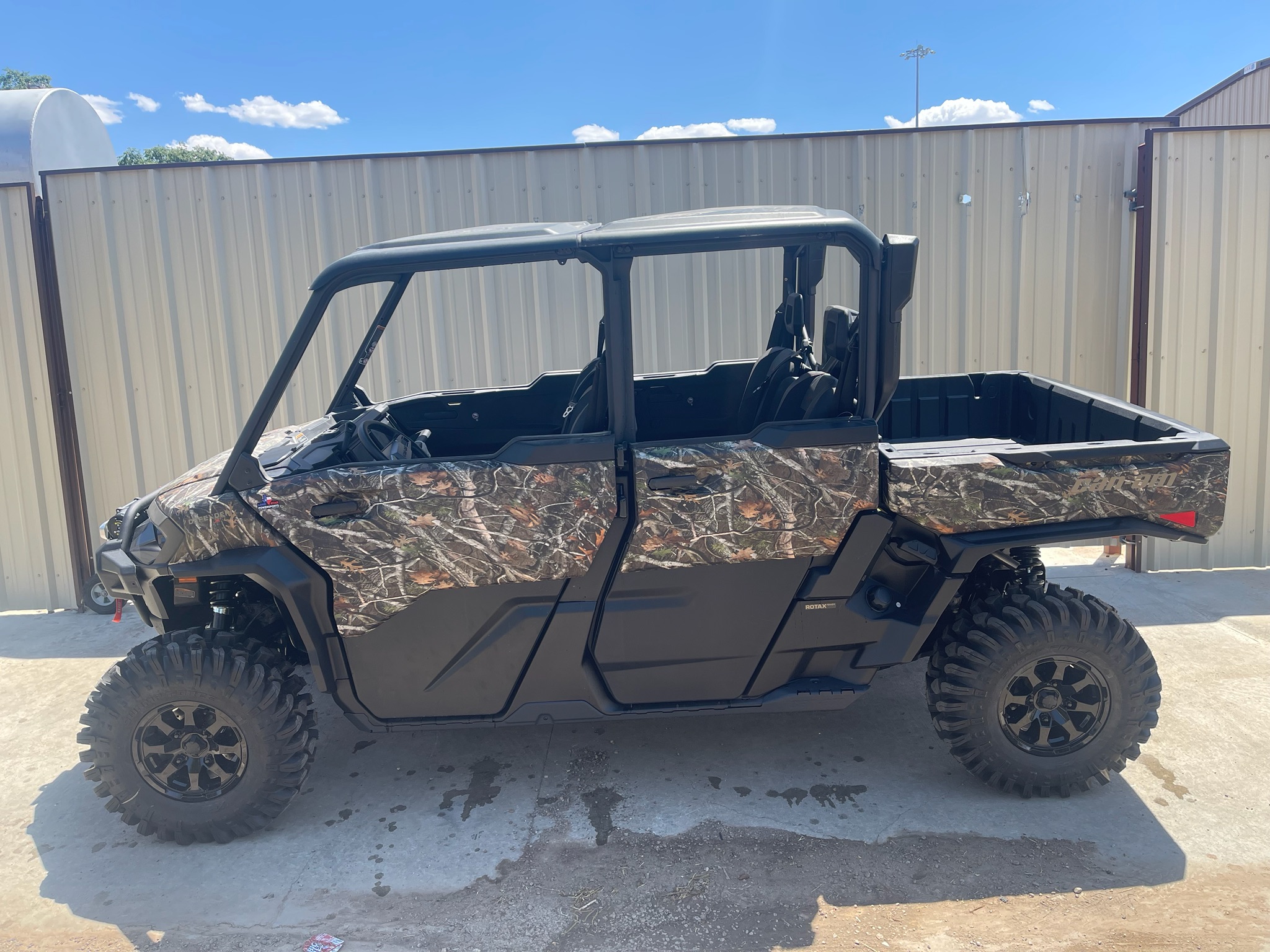 New 2026 Can-Am Defender MAX X MR HD11 With Half-Doors, Amarillo