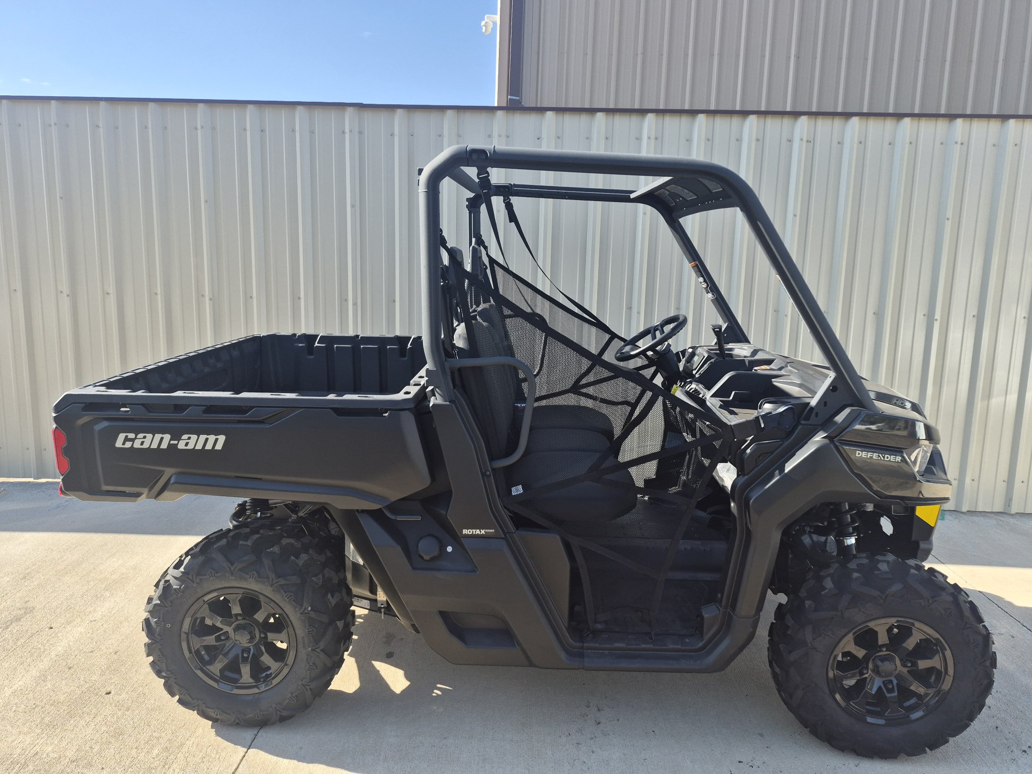 2025 Can-Am Defender DPS HD9