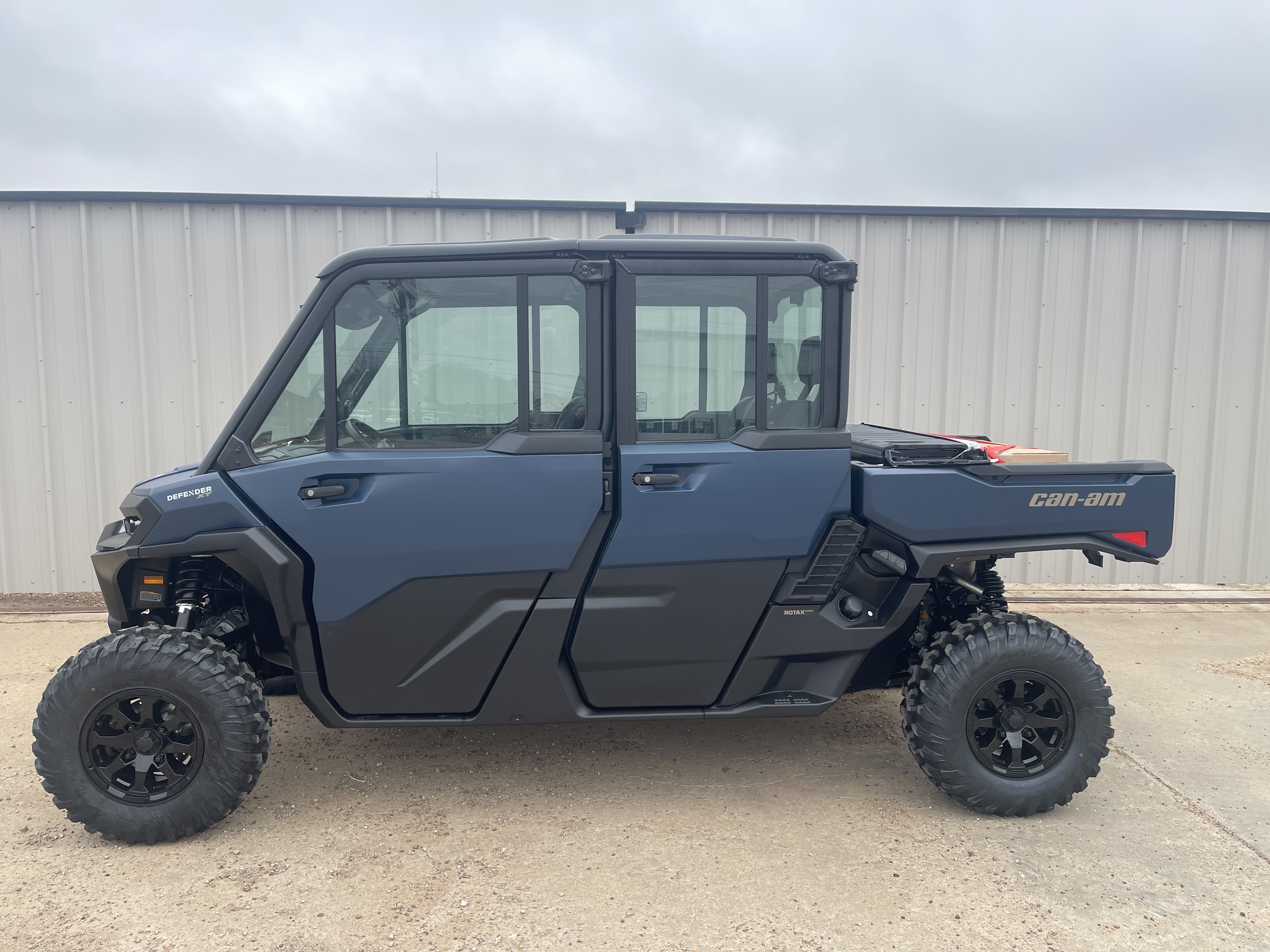 2026 Can-Am Defender MAX XT CAB HD11